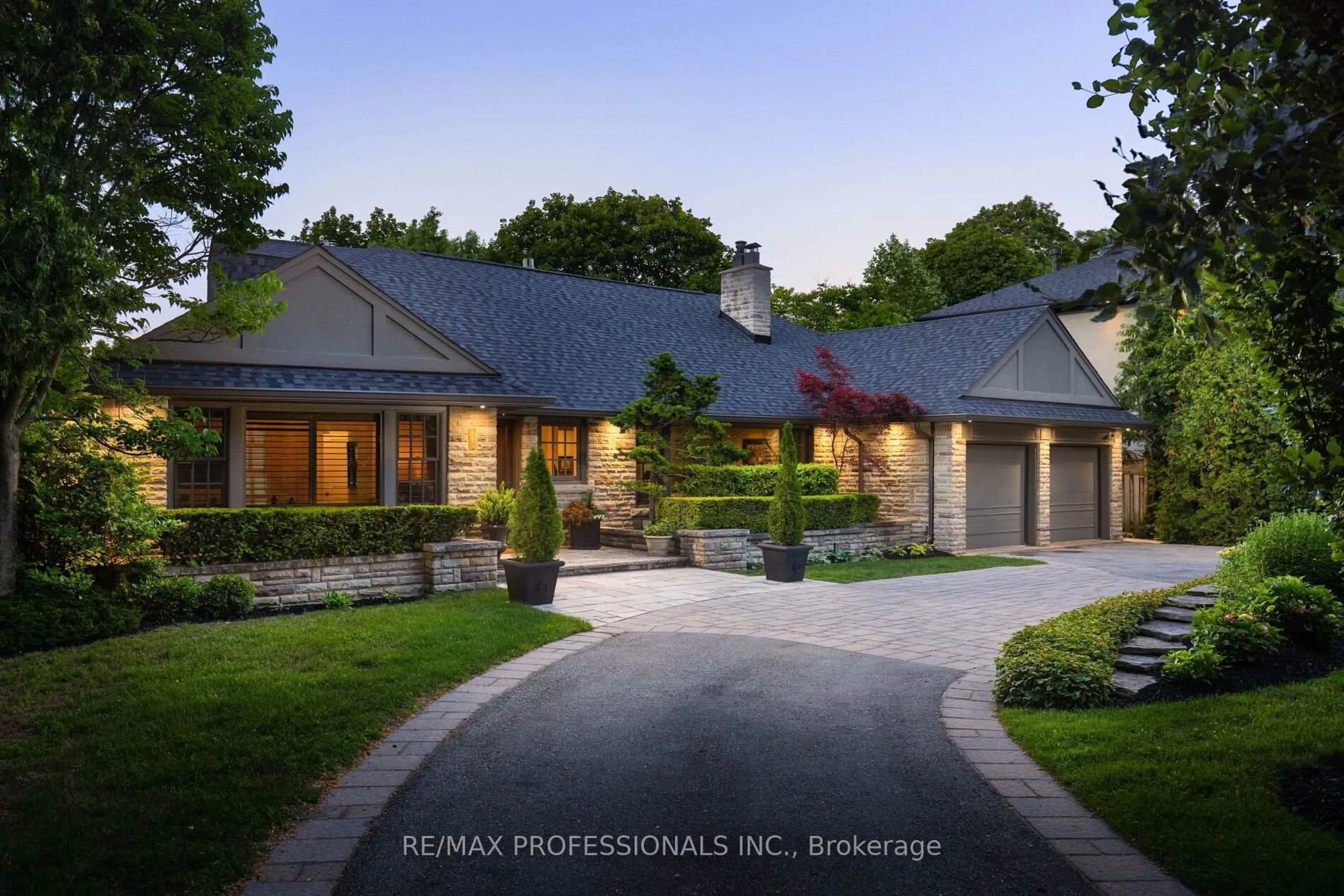 Home with brick exterior material, street for 19 The Kingsway, Toronto Ontario M8X 2S9