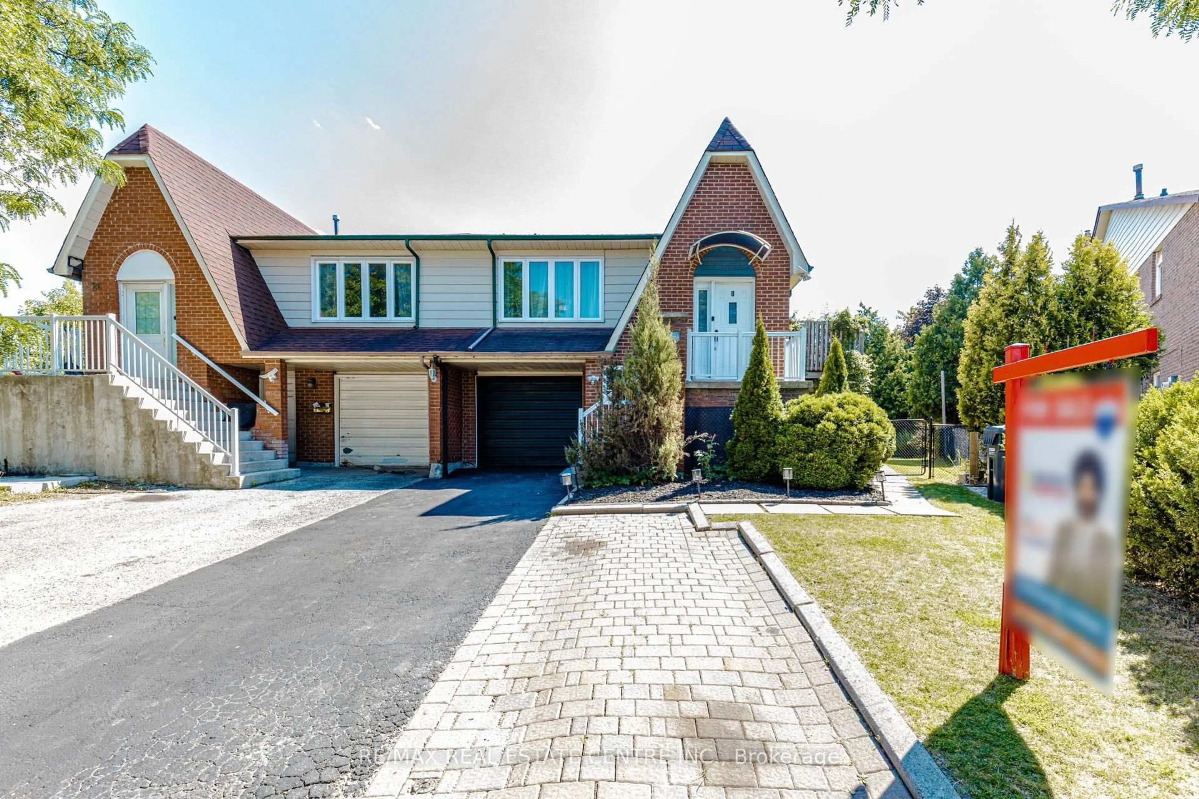 Home with brick exterior material, street for 28 Foxacre Row, Brampton Ontario L6V 3P5