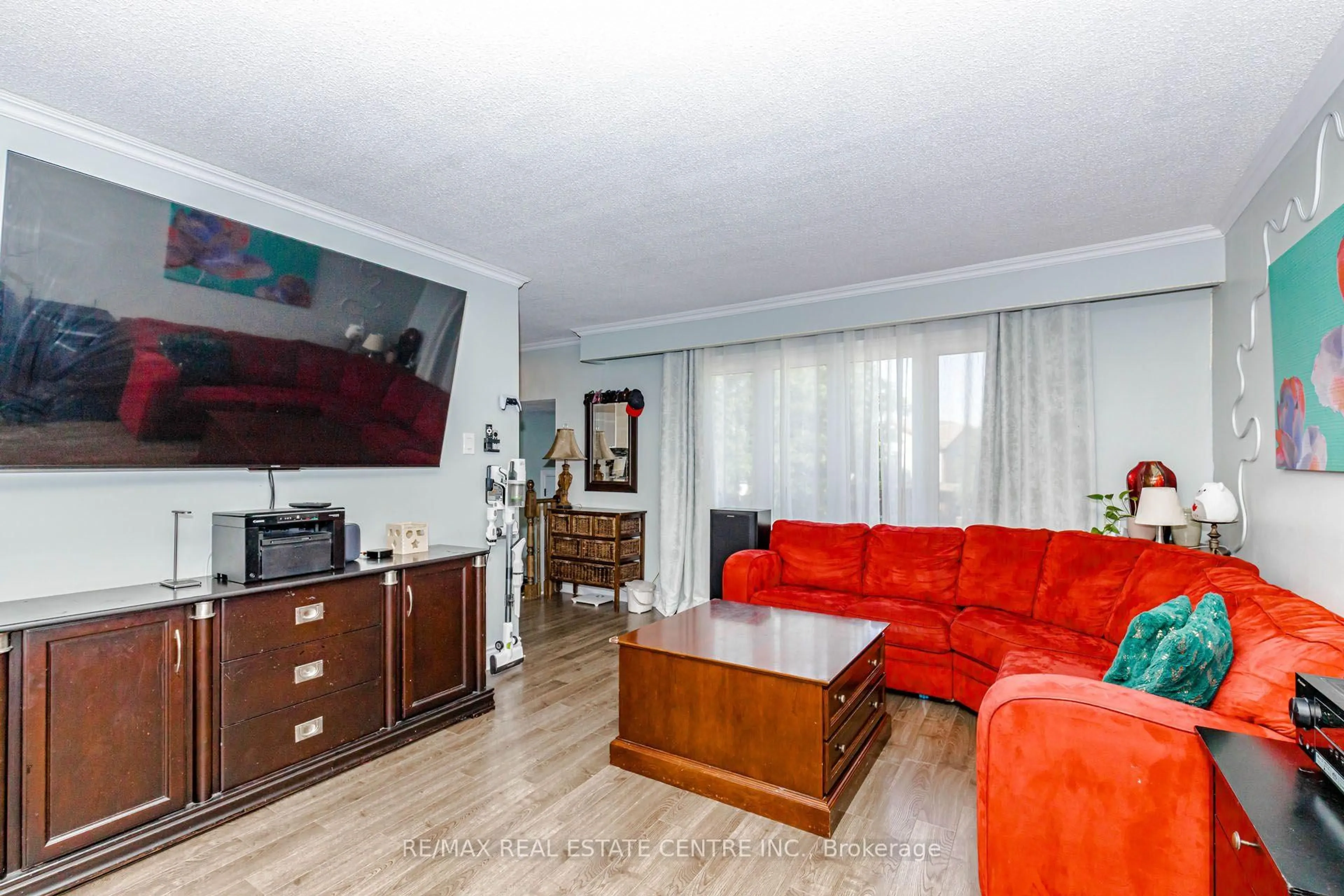 Living room with furniture, wood/laminate floor for 28 Foxacre Row, Brampton Ontario L6V 3P5
