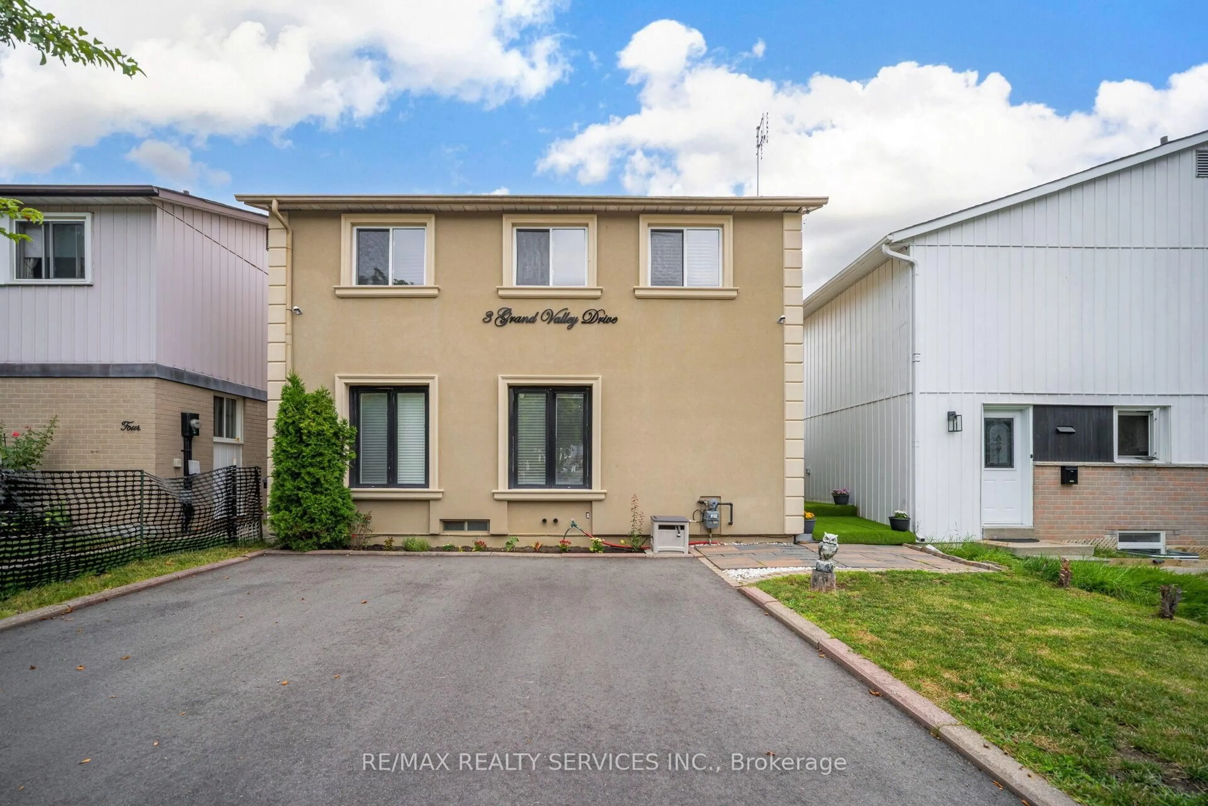 Unknown for 3 Grand Valley Dr, Brampton Ontario L6S 2L1
