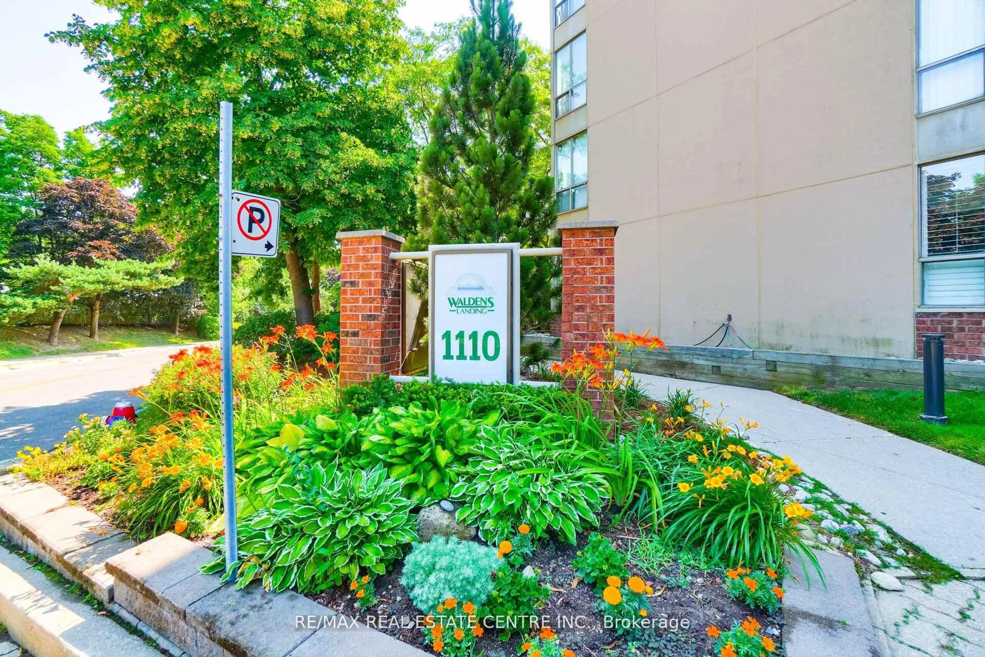 Patio, street for 1110 WALDEN Circ #PH3, Mississauga Ontario L5J 4R3