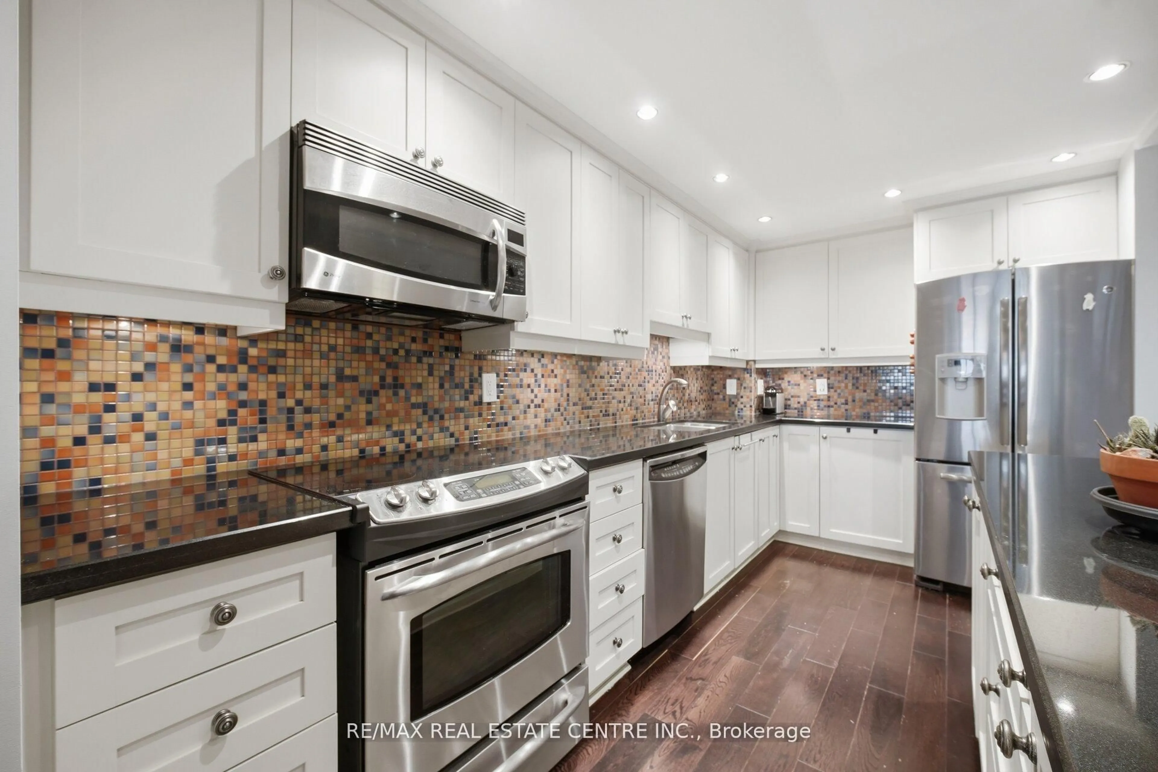 Unknown for 1110 WALDEN Circ #PH3, Mississauga Ontario L5J 4R3
