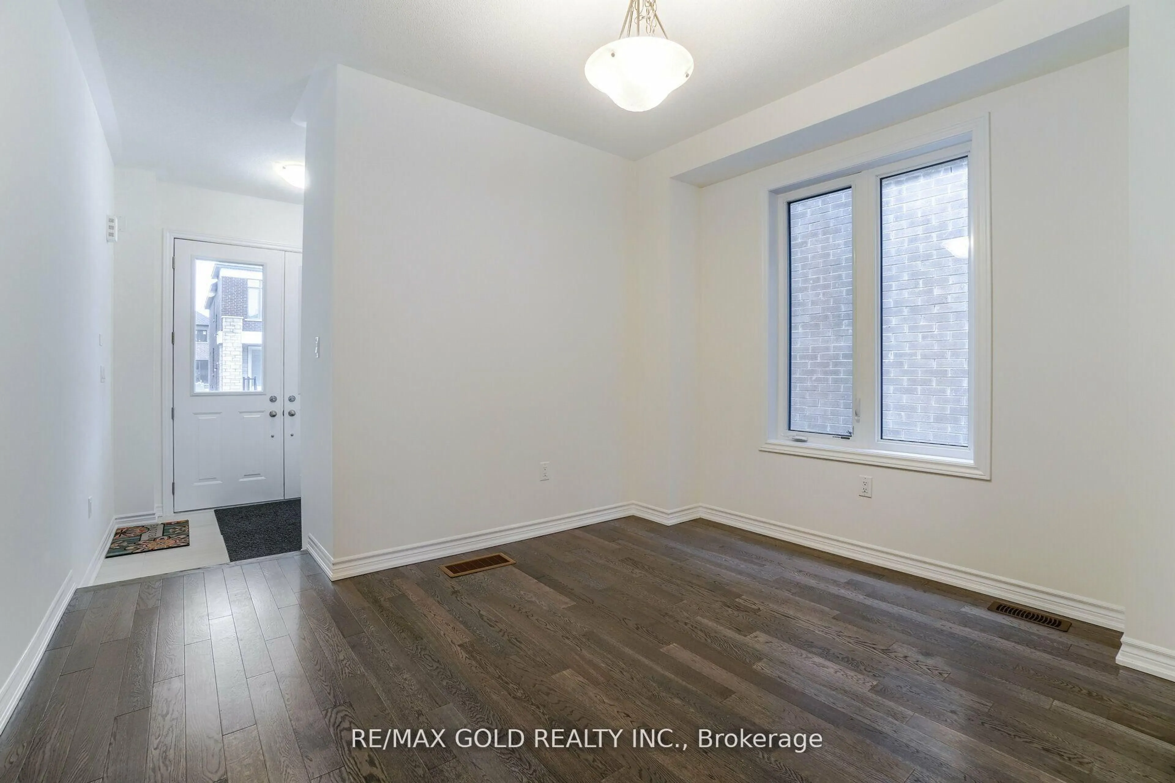 A pic of a room for 26 Del Grappa St, Caledon Ontario L7C 4L1