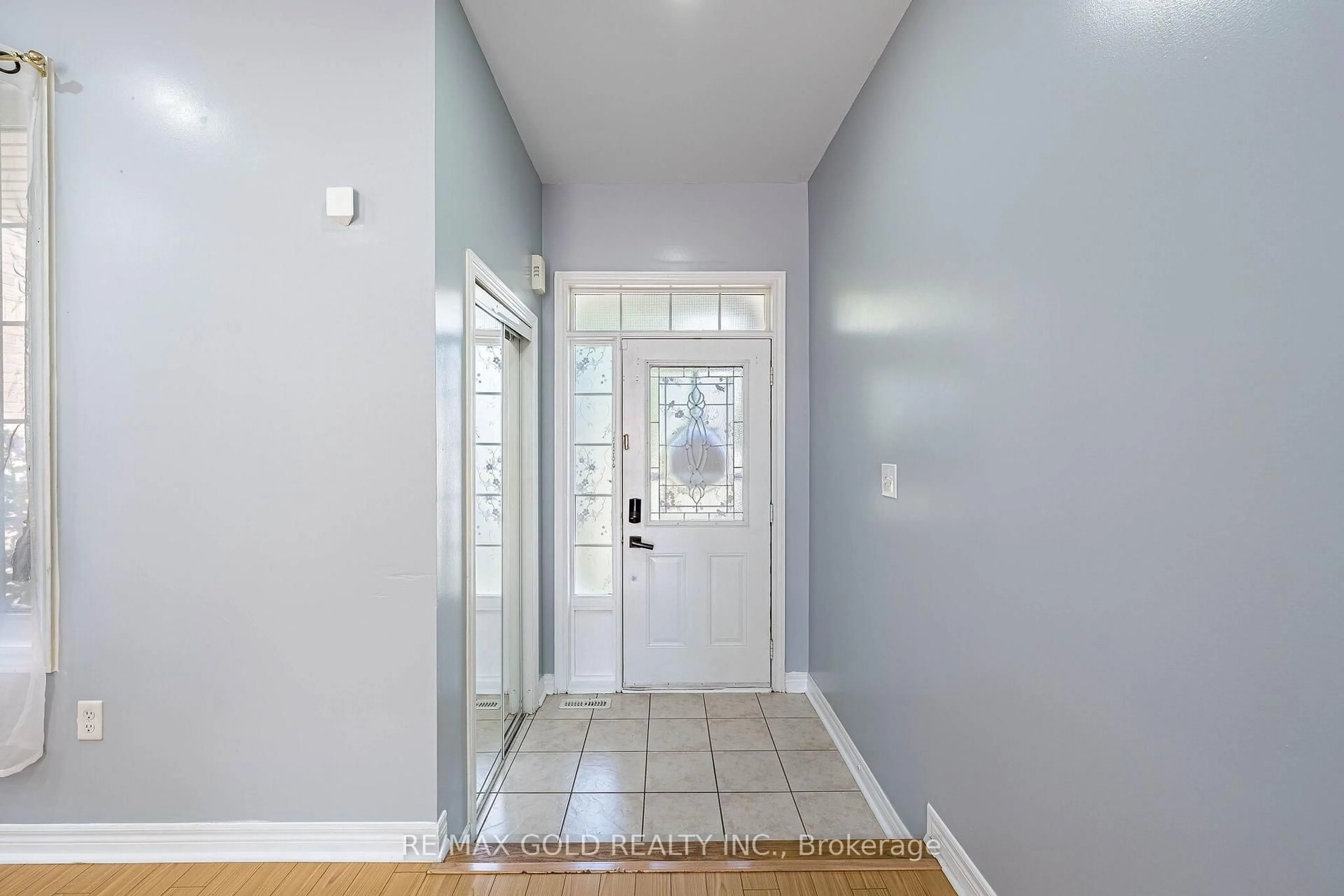 Indoor entryway for 20 Amaranth Cres, Brampton Ontario L7A 0L7