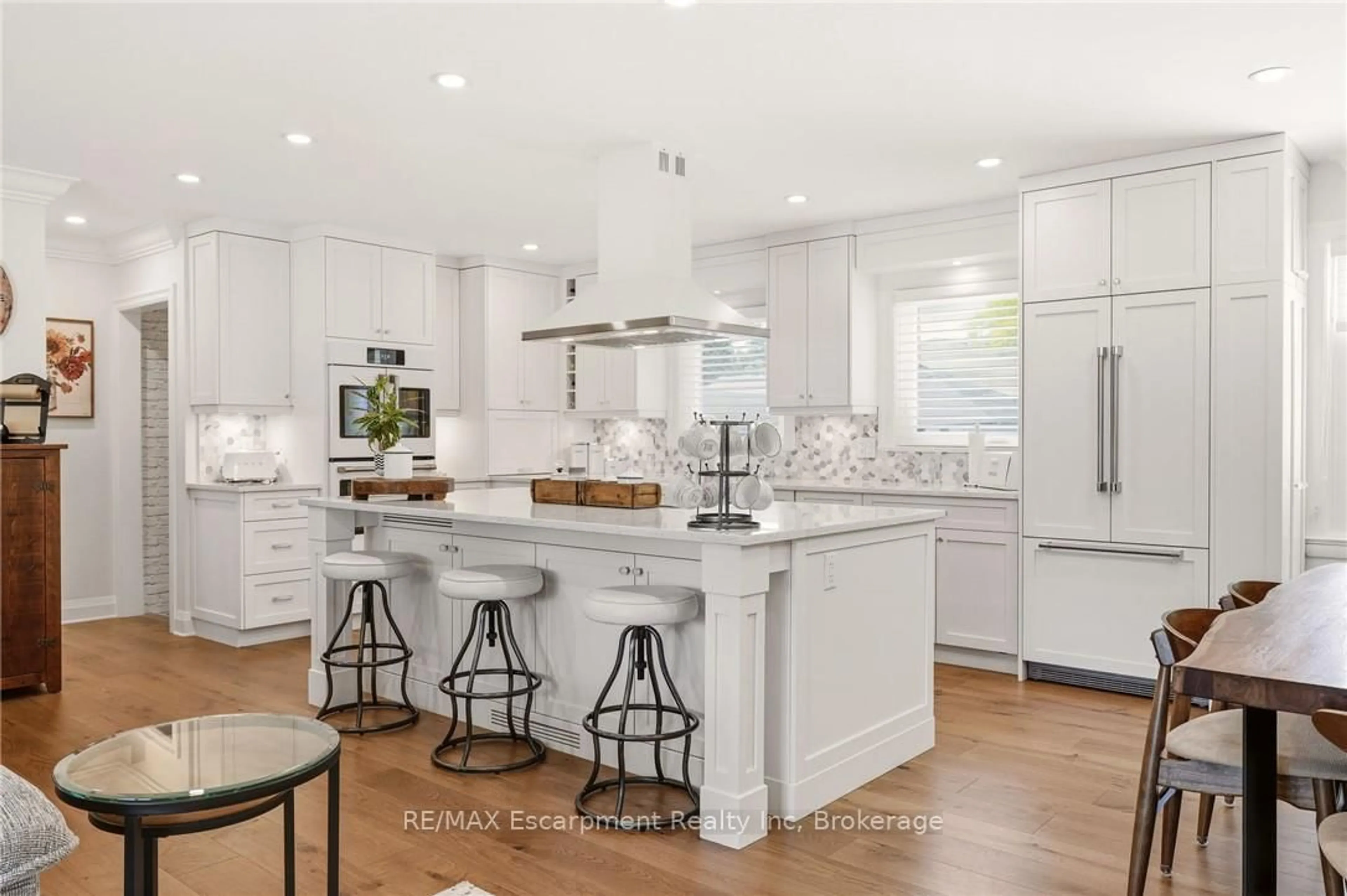 Open concept kitchen, ceramic/tile floor for 2113 Courtland Dr, Burlington Ontario L7R 1R7