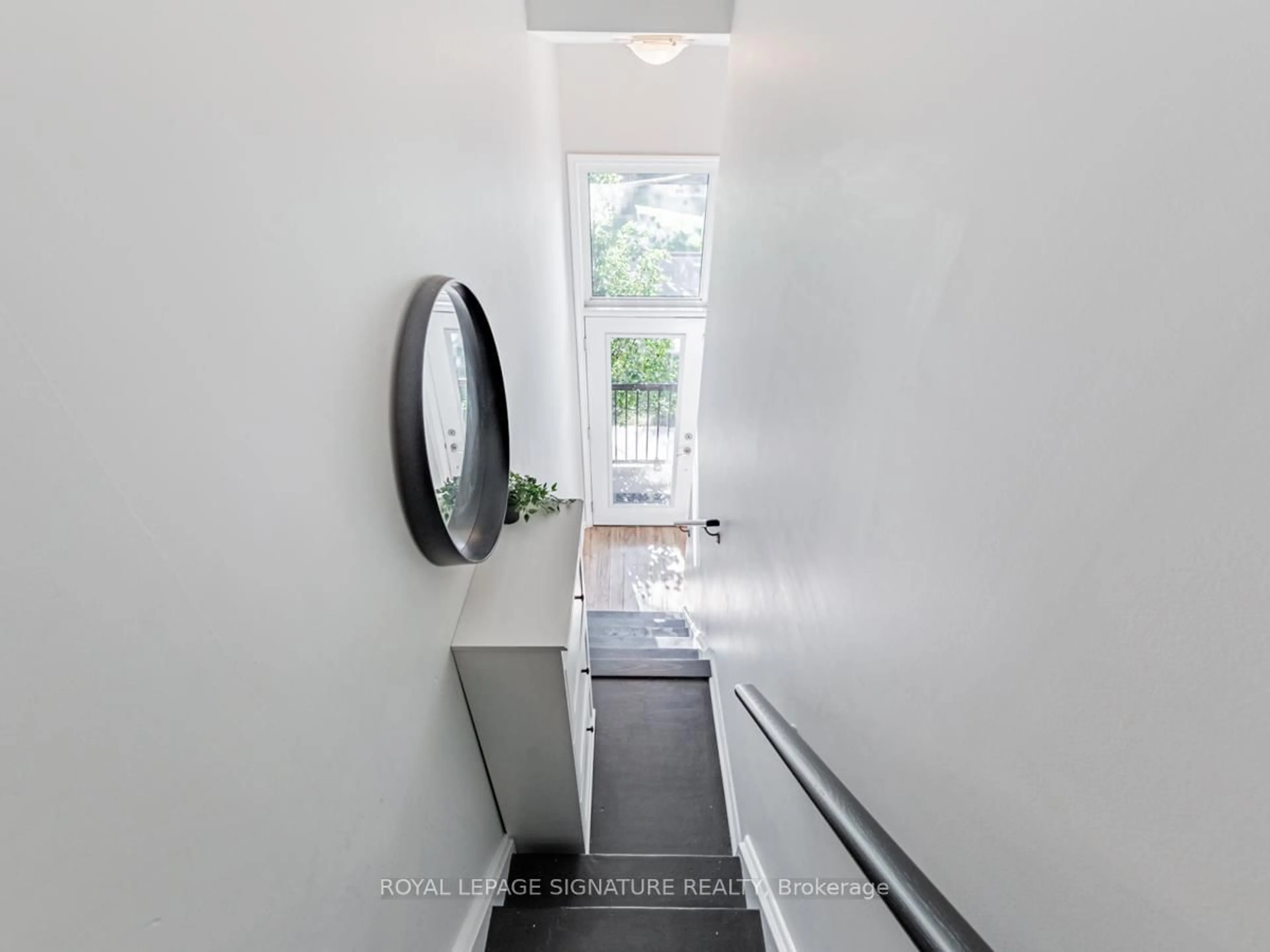 Indoor entryway for 68 Winston Park Blvd #60, Toronto Ontario M3K 1C3
