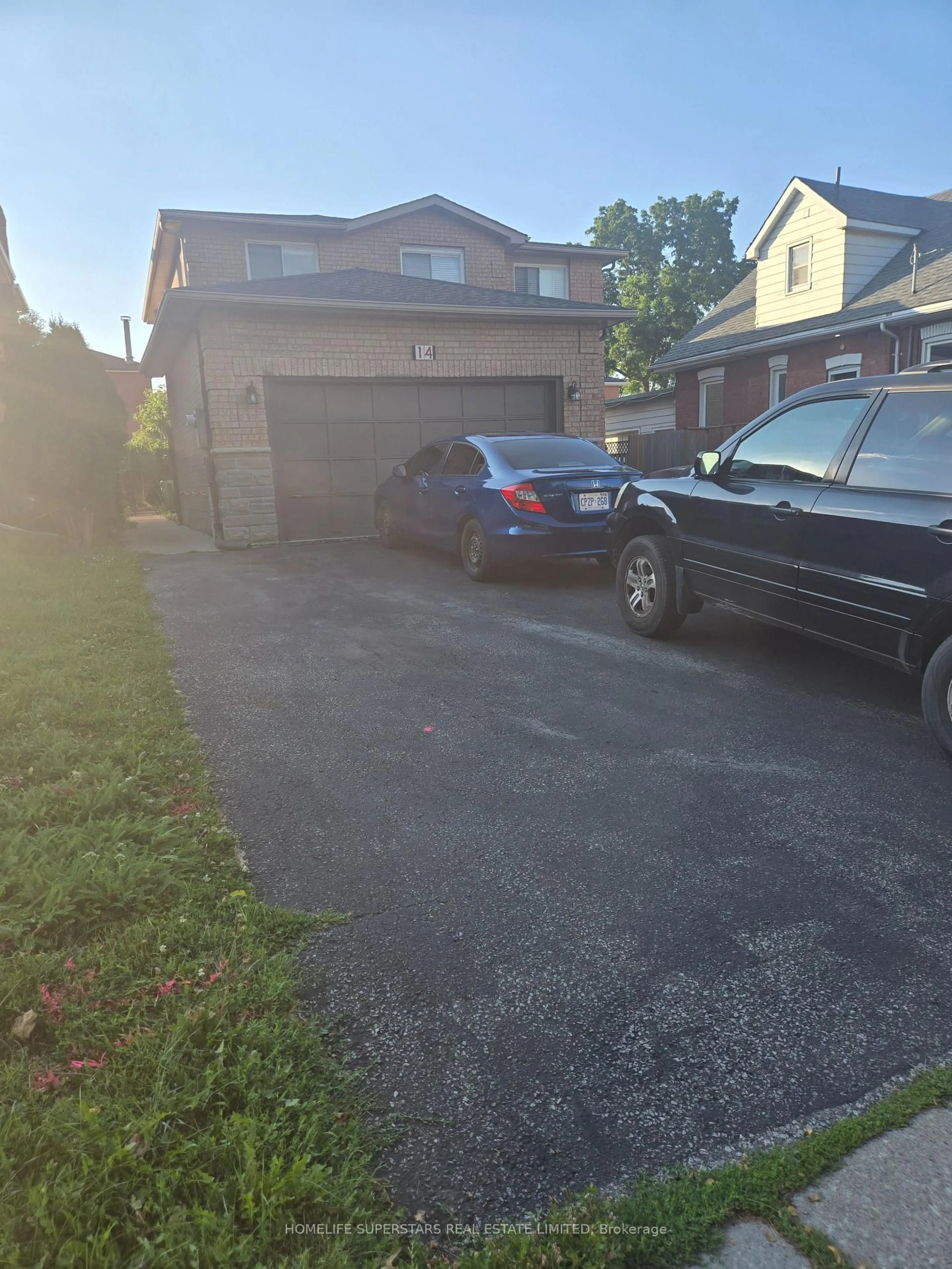 Parking for 14 Archibald St, Brampton Ontario L6X 1L9