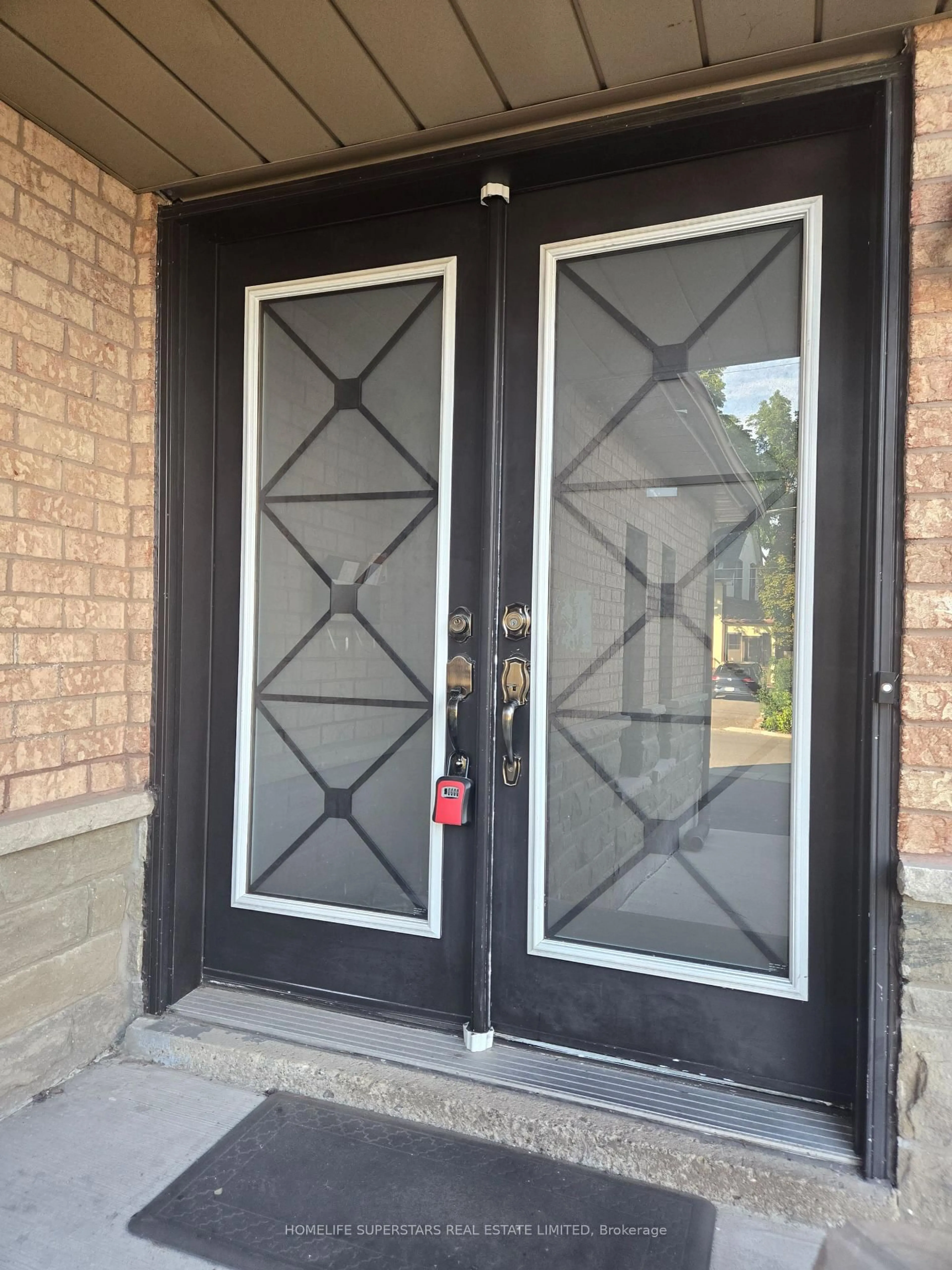 Indoor entryway for 14 Archibald St, Brampton Ontario L6X 1L9