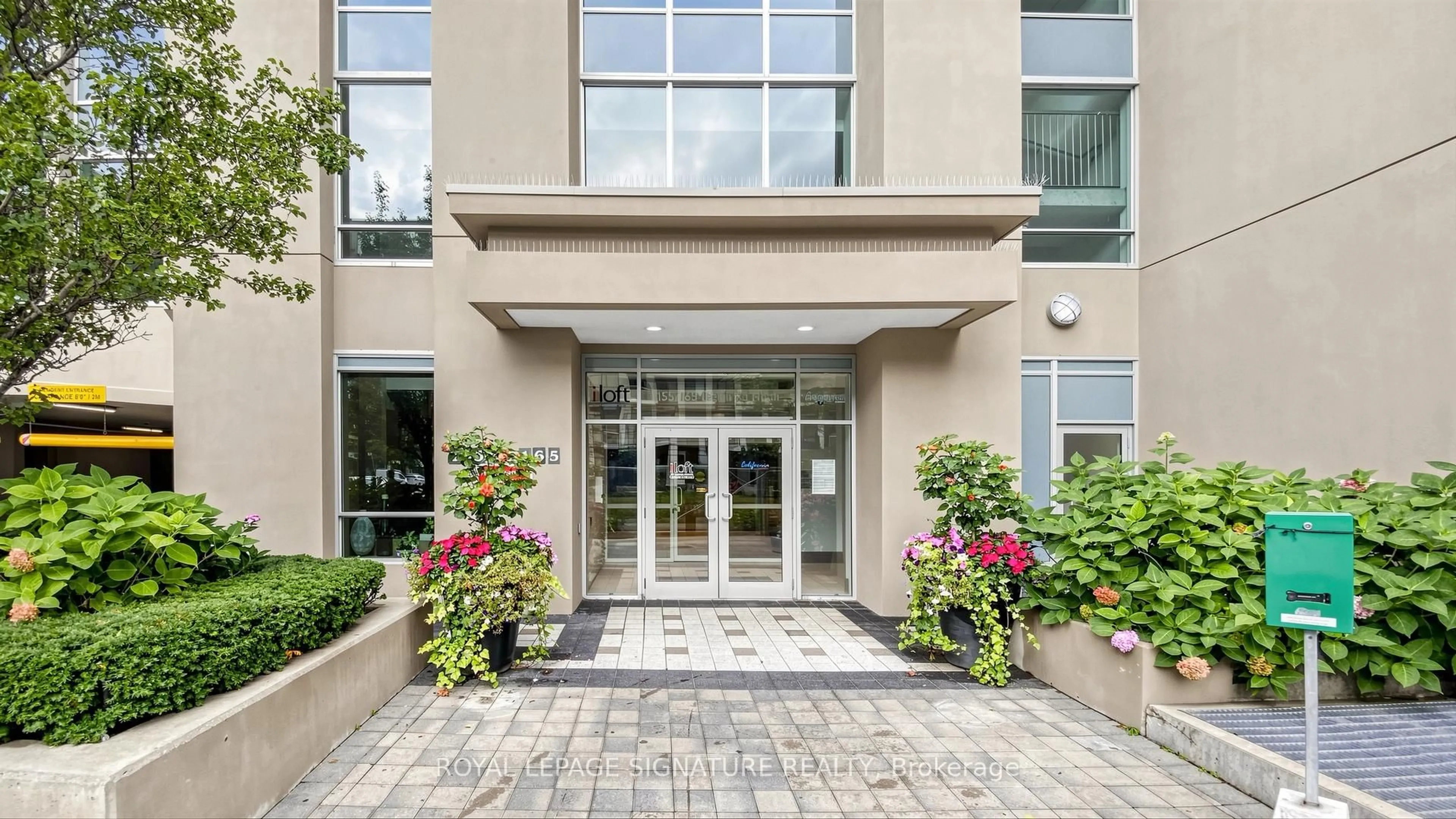 Indoor foyer for 165 Legion Rd #2524, Toronto Ontario M8Y 0B3