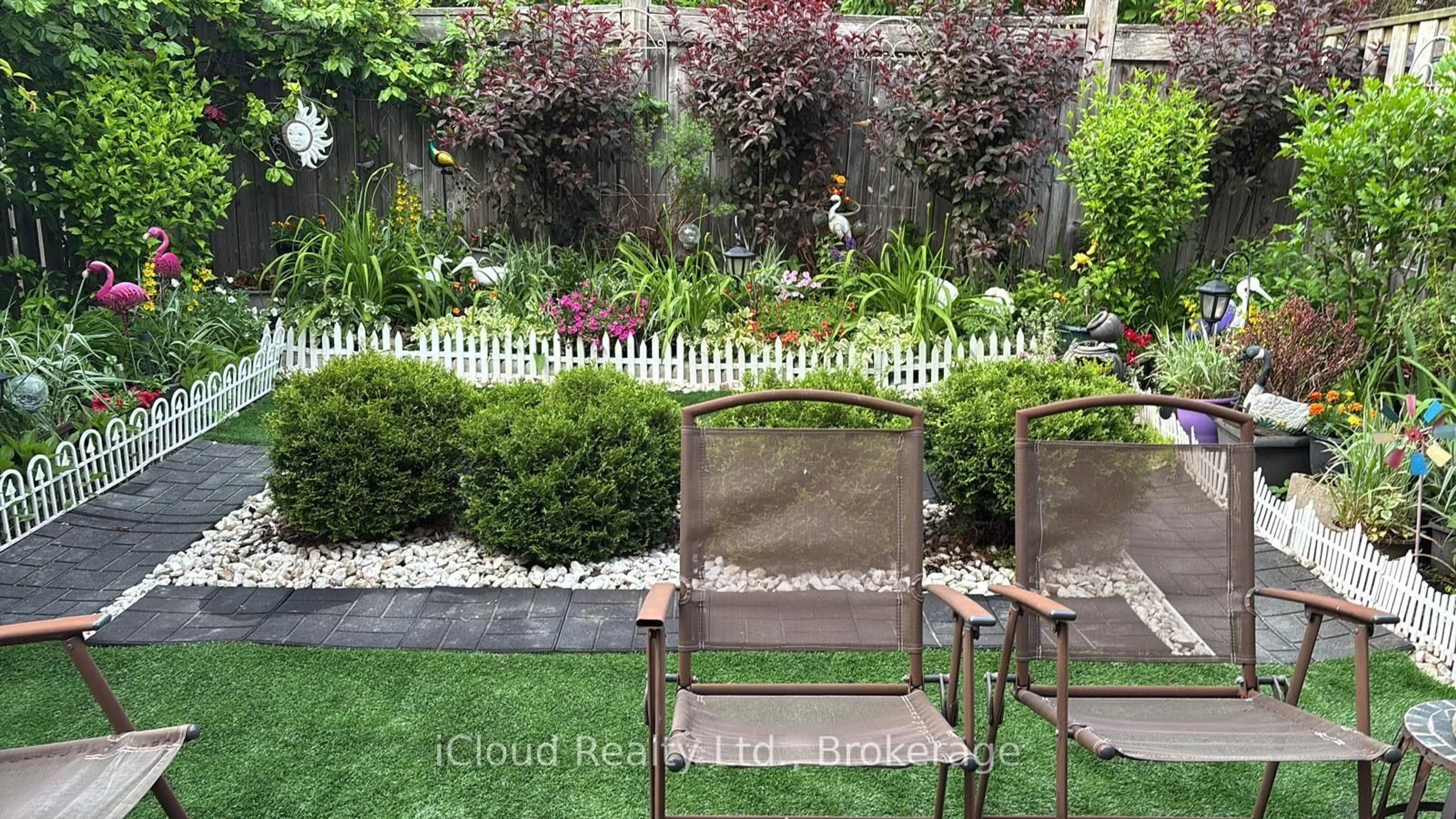 Patio, street for 5661 Volpe Ave, Mississauga Ontario L5V 3A6