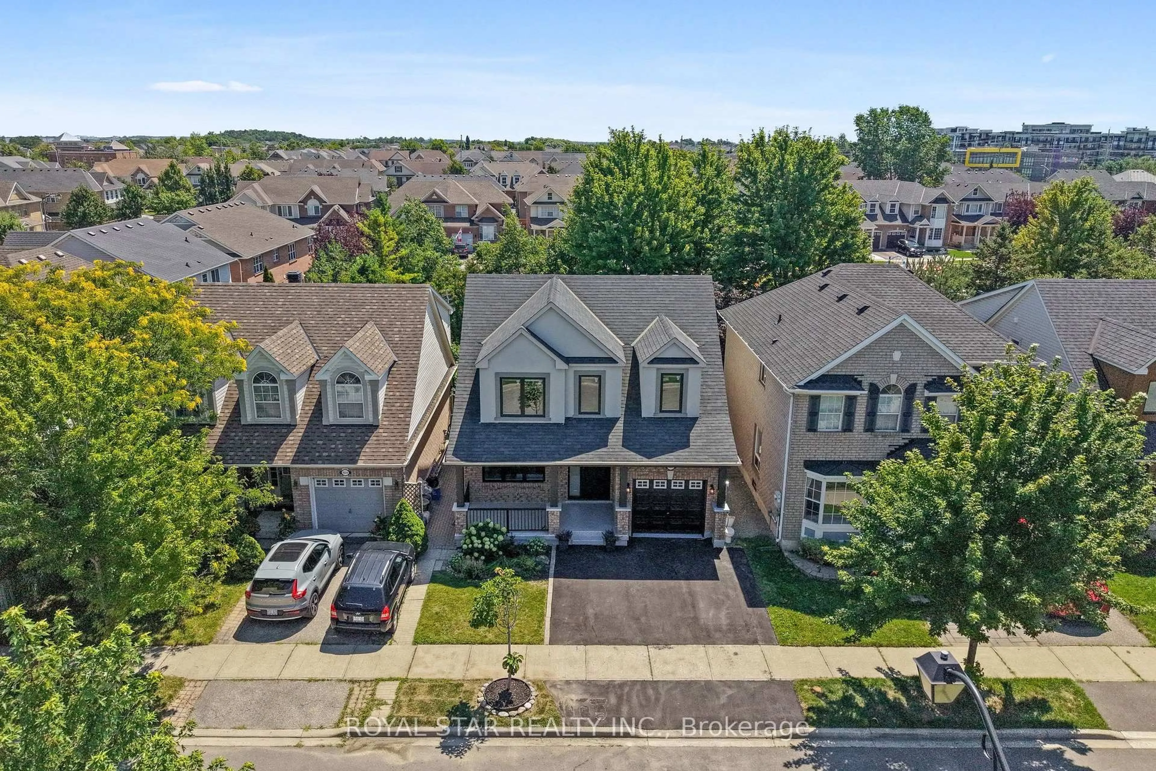 A pic from outside/outdoor area/front of a property/back of a property/a pic from drone, street for 1522 Swann Cres, Milton Ontario L9T 5K2