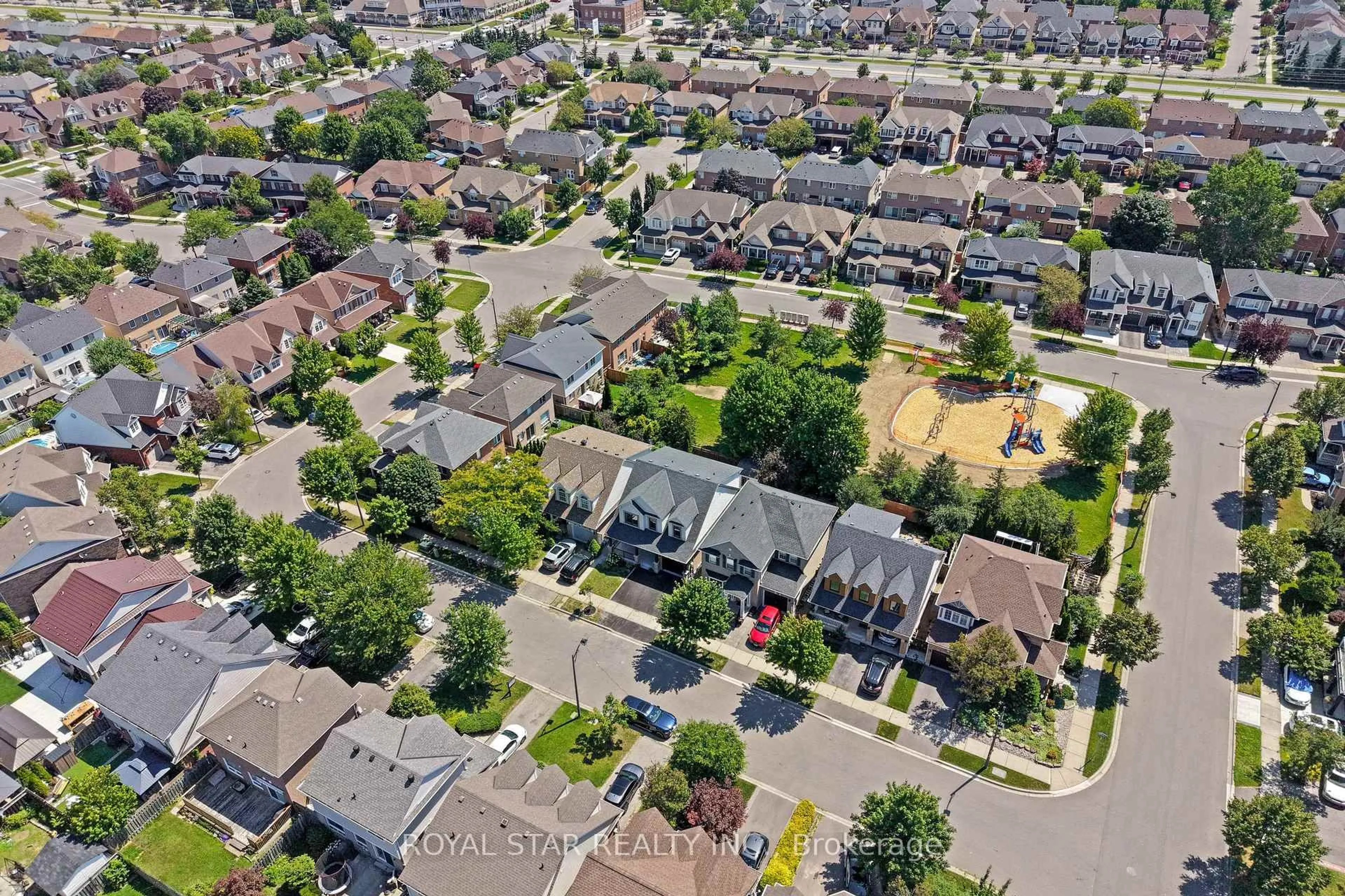 A pic from outside/outdoor area/front of a property/back of a property/a pic from drone, street for 1522 Swann Cres, Milton Ontario L9T 5K2