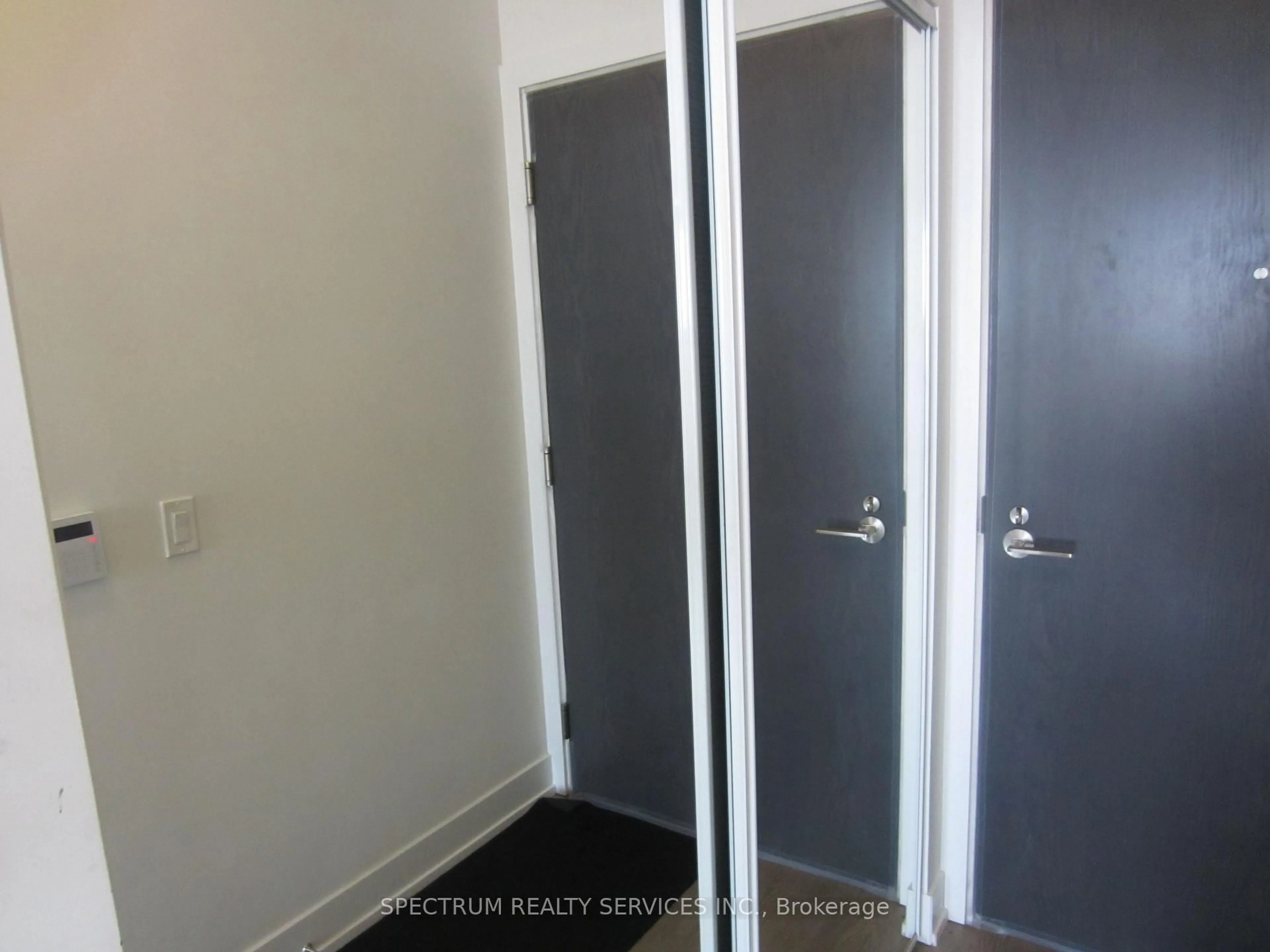 Indoor entryway for 9 Mabelle Ave #3325, Toronto Ontario M9A 4X7