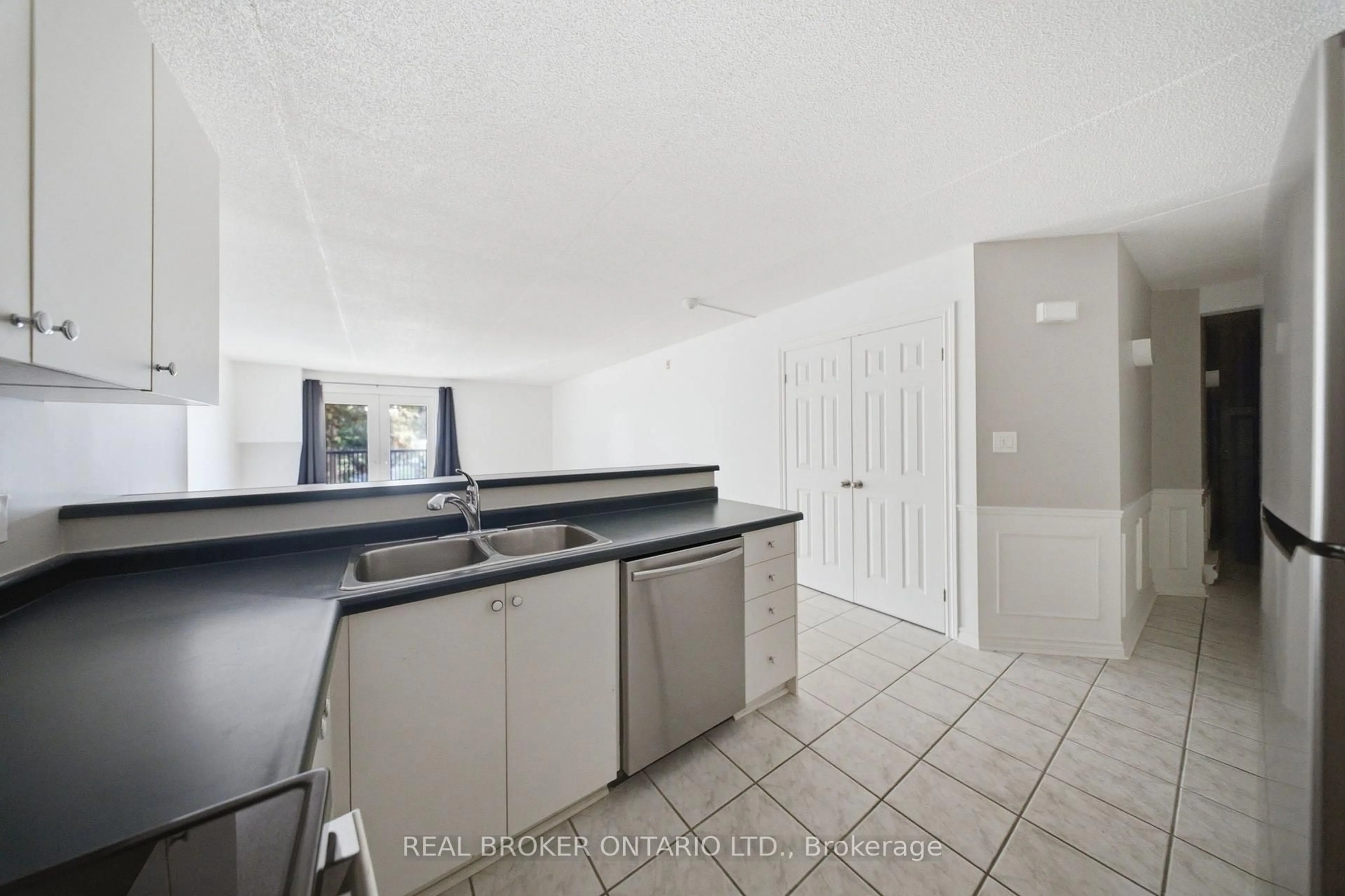 Standard kitchen, unknown for 2040 Cleaver Ave #202, Burlington Ontario L7M 4C4