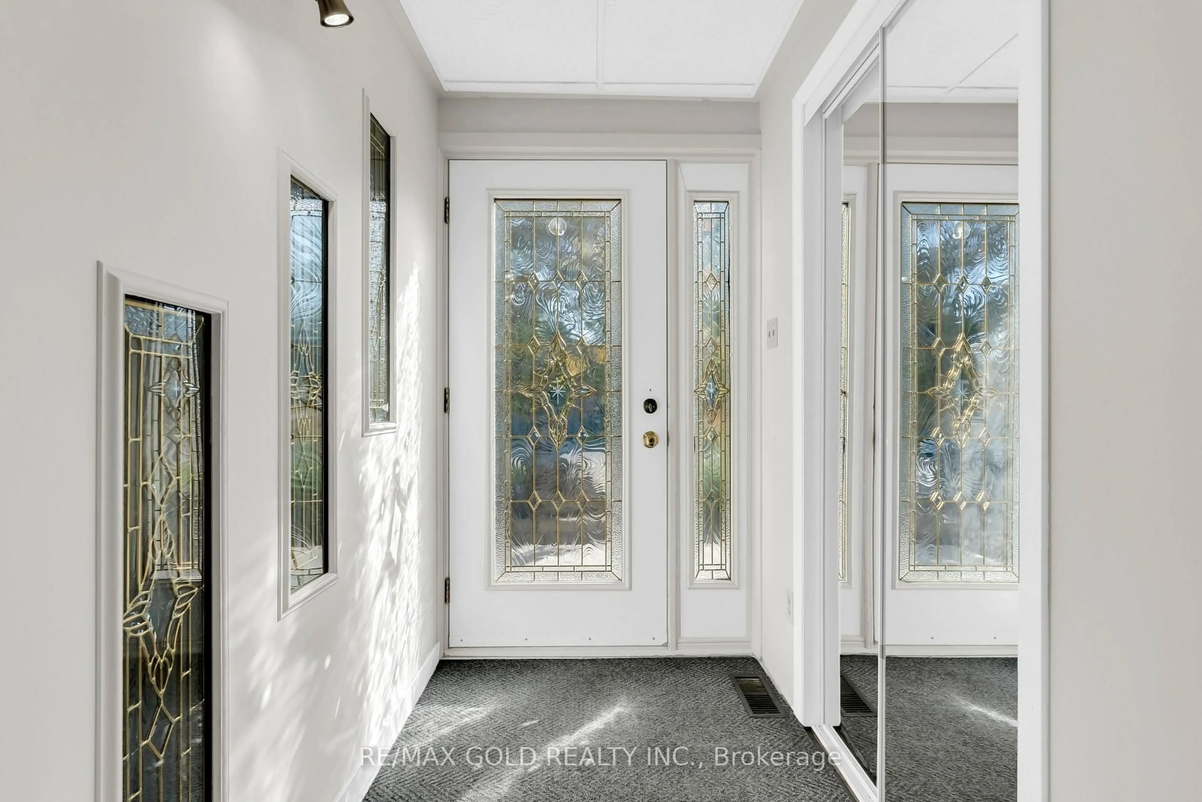 Indoor entryway for 2520 Constable Rd, Mississauga Ontario L5J 1W1