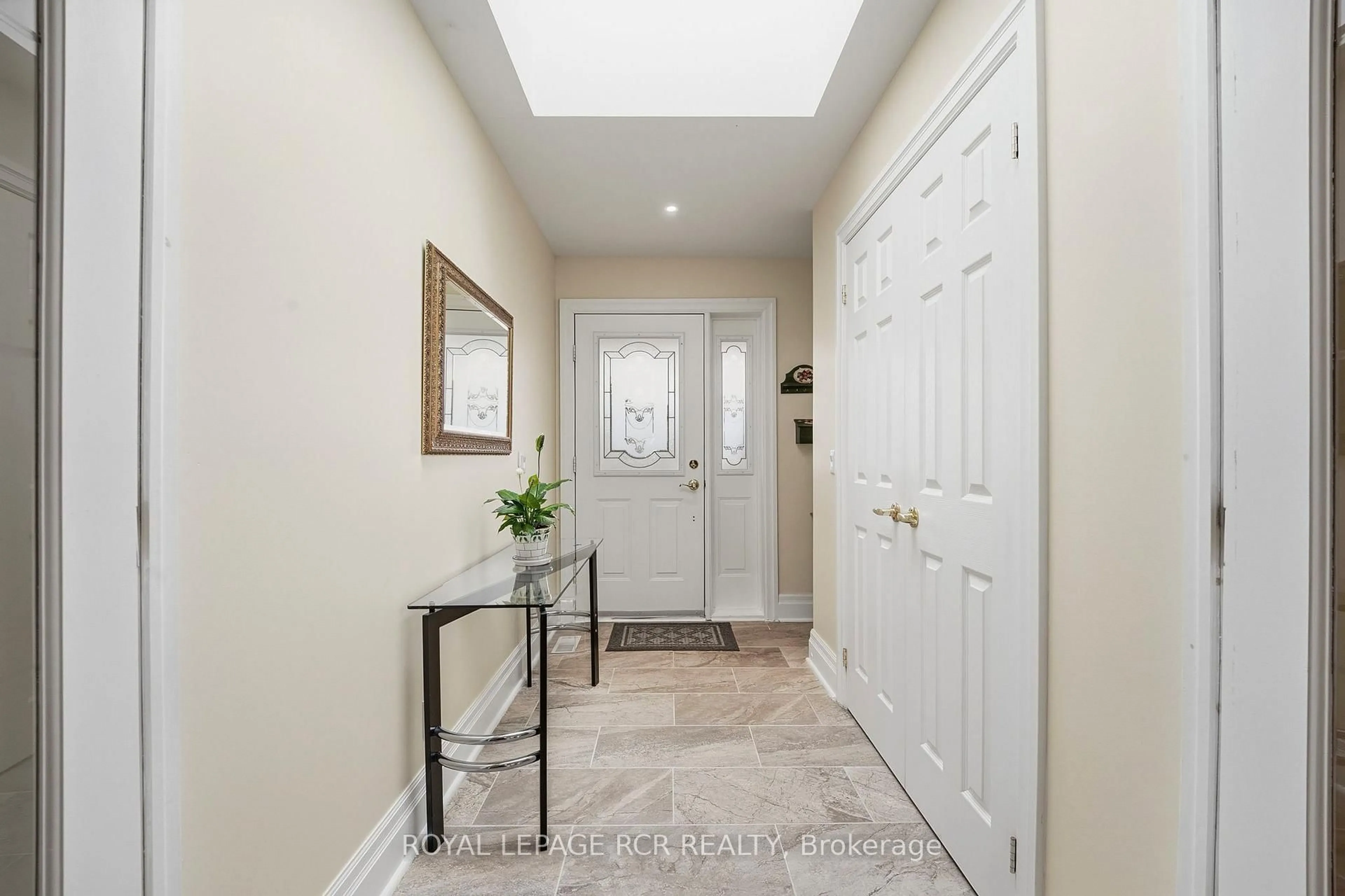 Indoor entryway for 28 Reddington Dr #1, Caledon Ontario L7E 0E4