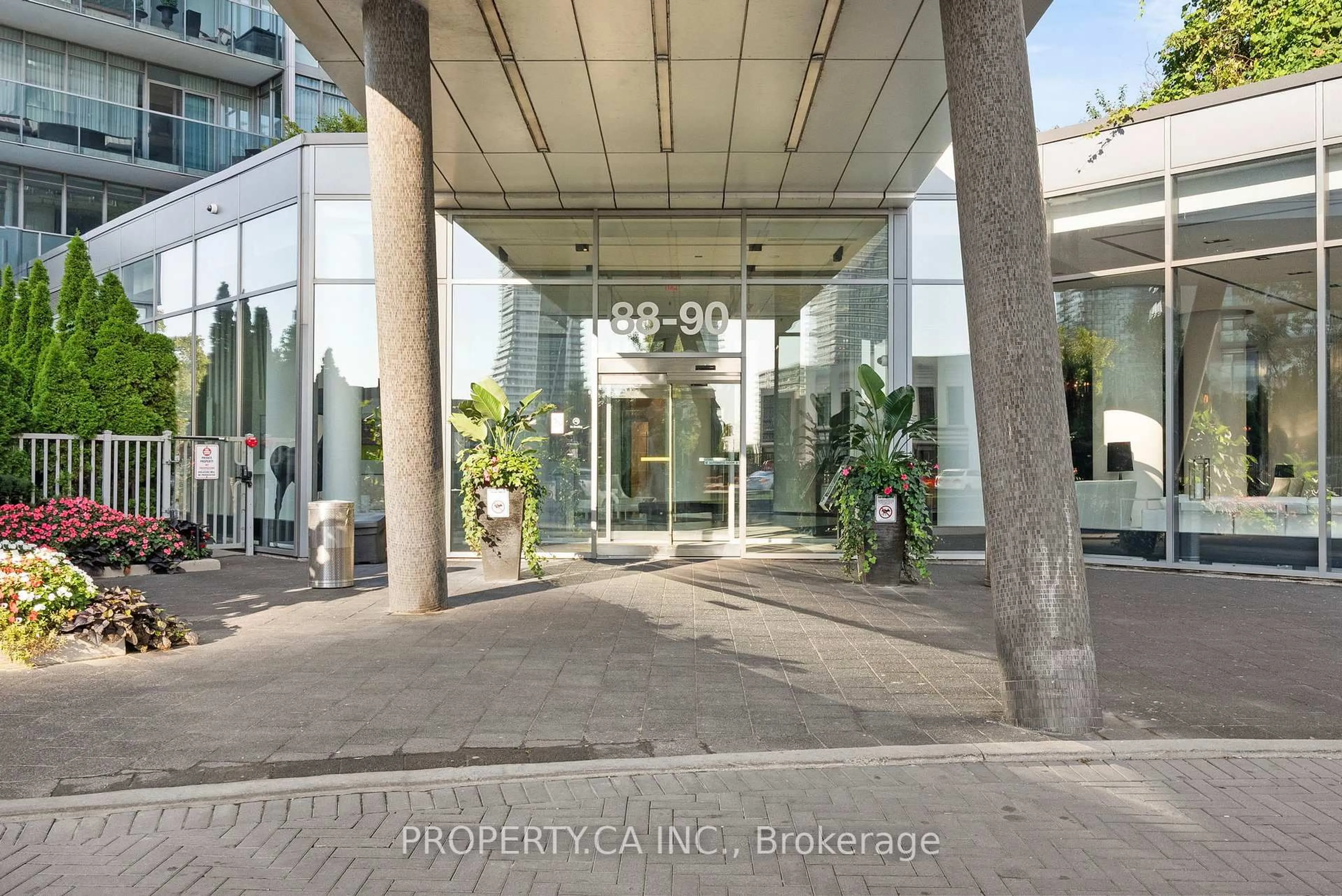 Indoor foyer for 90 Park Lawn Rd #1211, Toronto Ontario M8Y 0B6