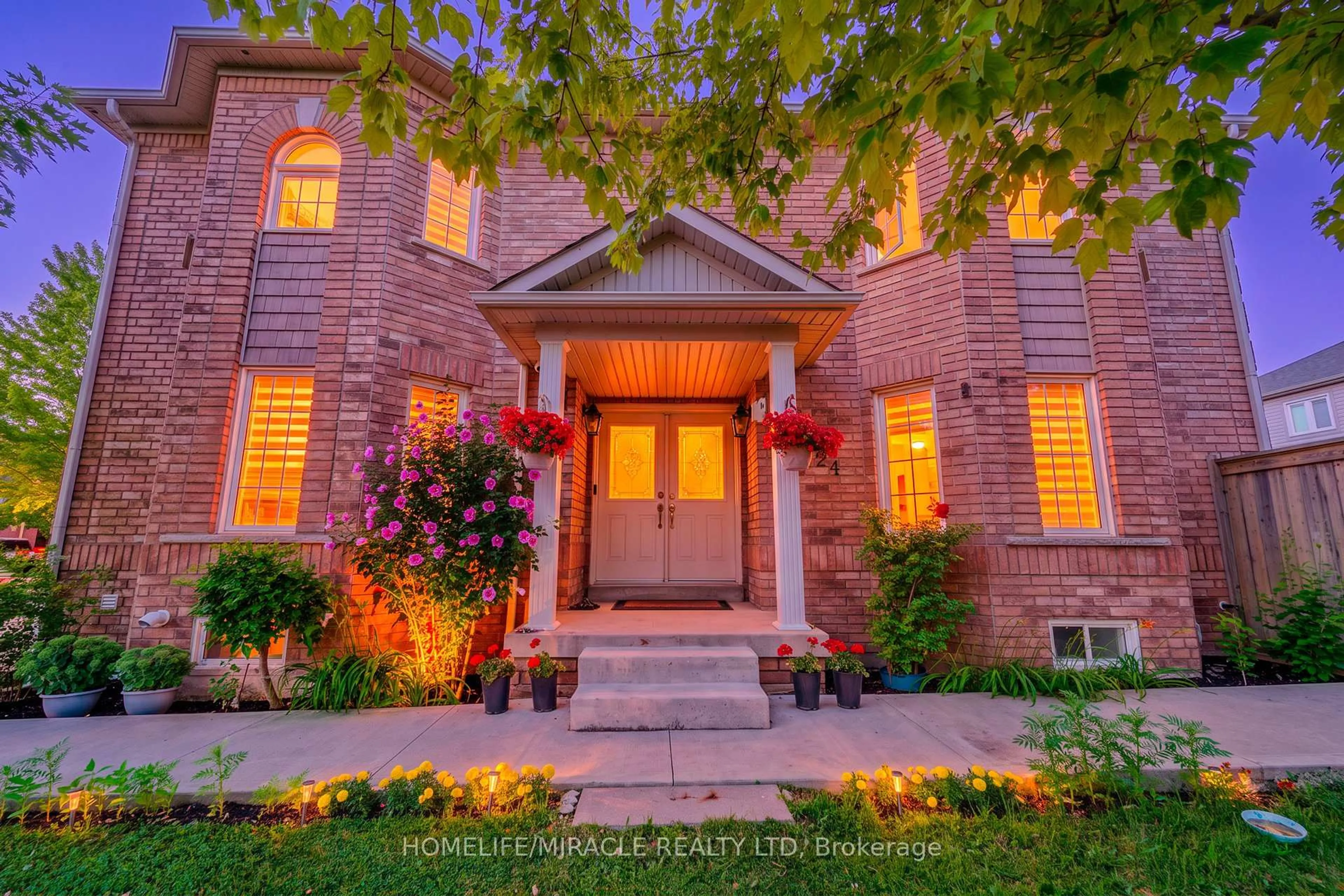 Home with brick exterior material, street for 324 Edenbrook Hill Dr, Brampton Ontario L7A 2L3