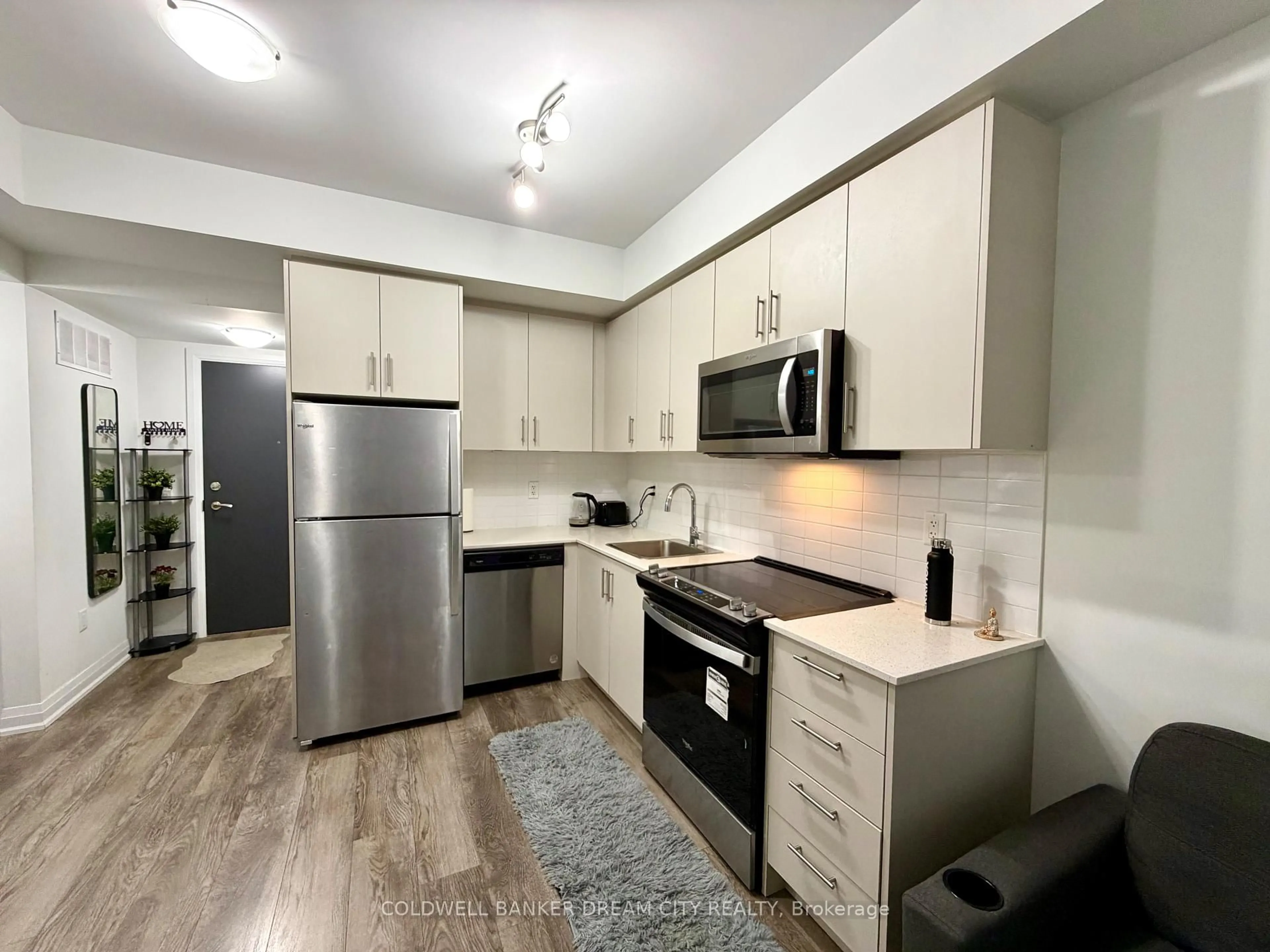 Standard kitchen, unknown for 95 Attmar Dr #113, Brampton Ontario L6P 0Y6