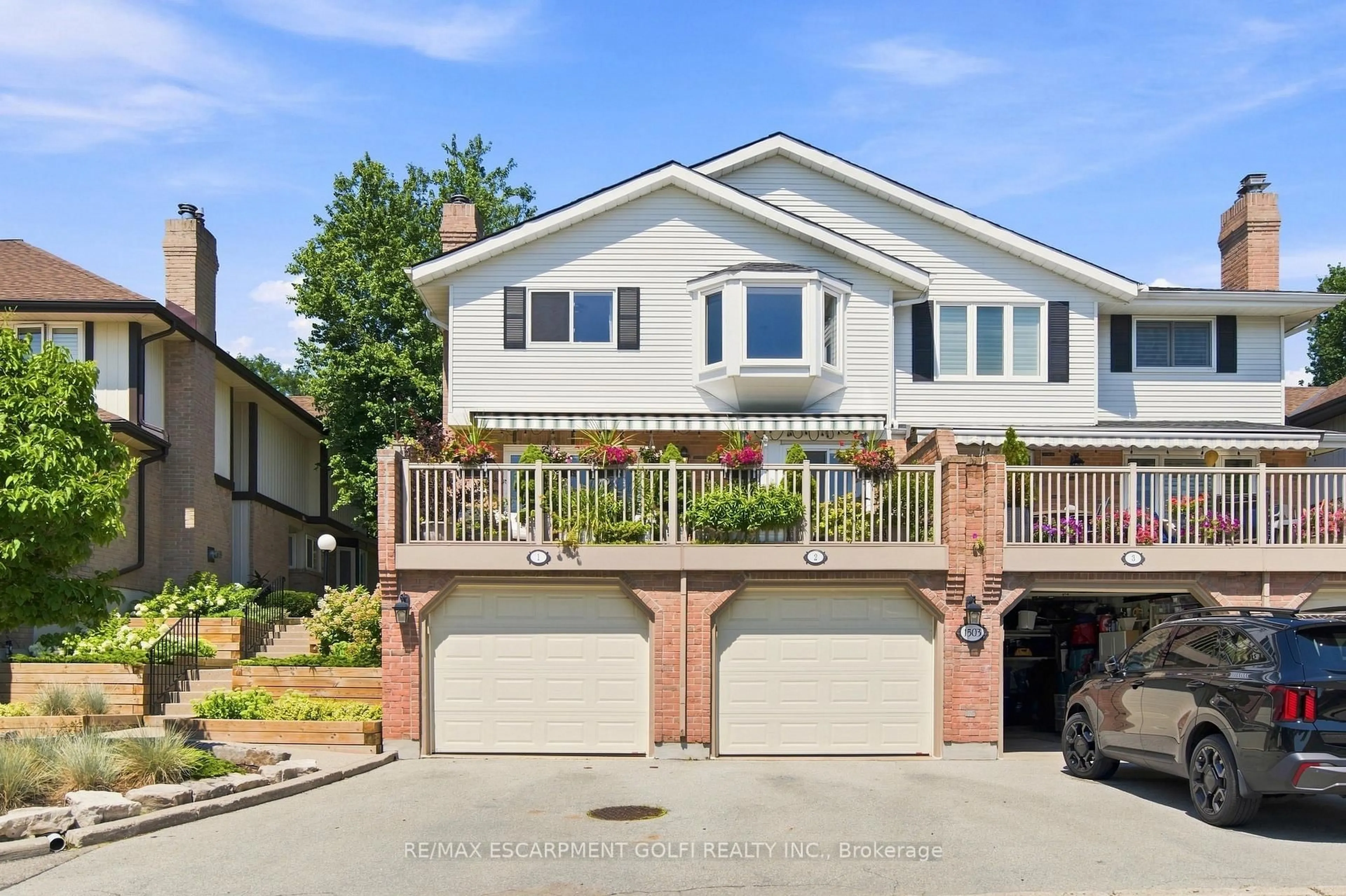 Home with vinyl exterior material, street for 1503 Upper Middle Rd #1, Burlington Ontario L7P 4M5