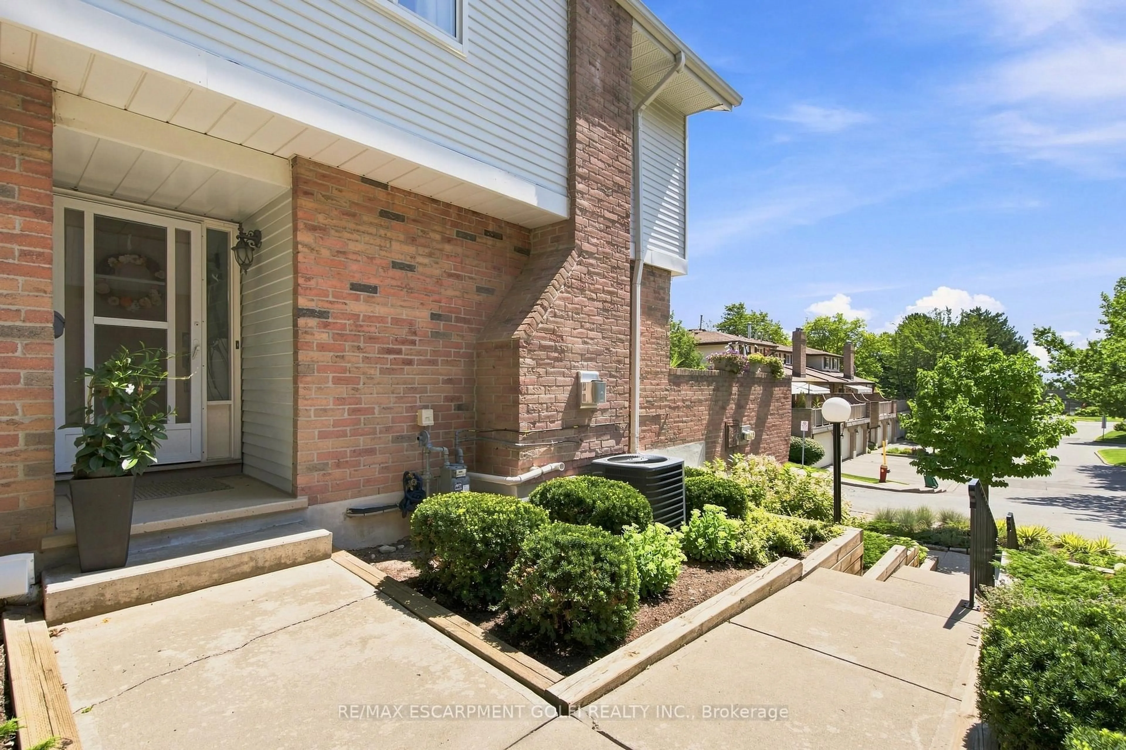 Unknown for 1503 Upper Middle Rd #1, Burlington Ontario L7P 4M5