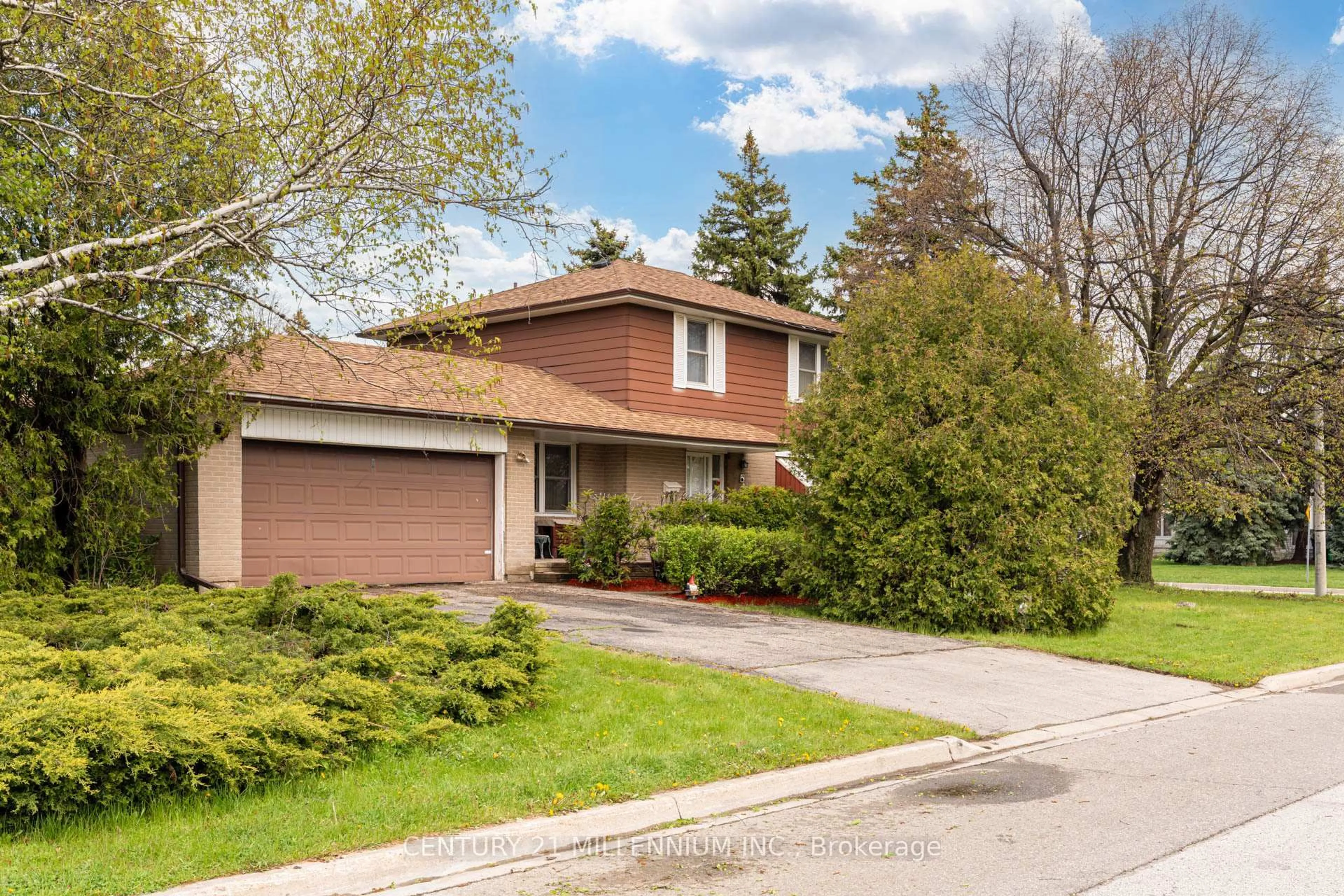 Home with brick exterior material, street for 2 Durham Cres, Brampton Ontario L6T 2X6