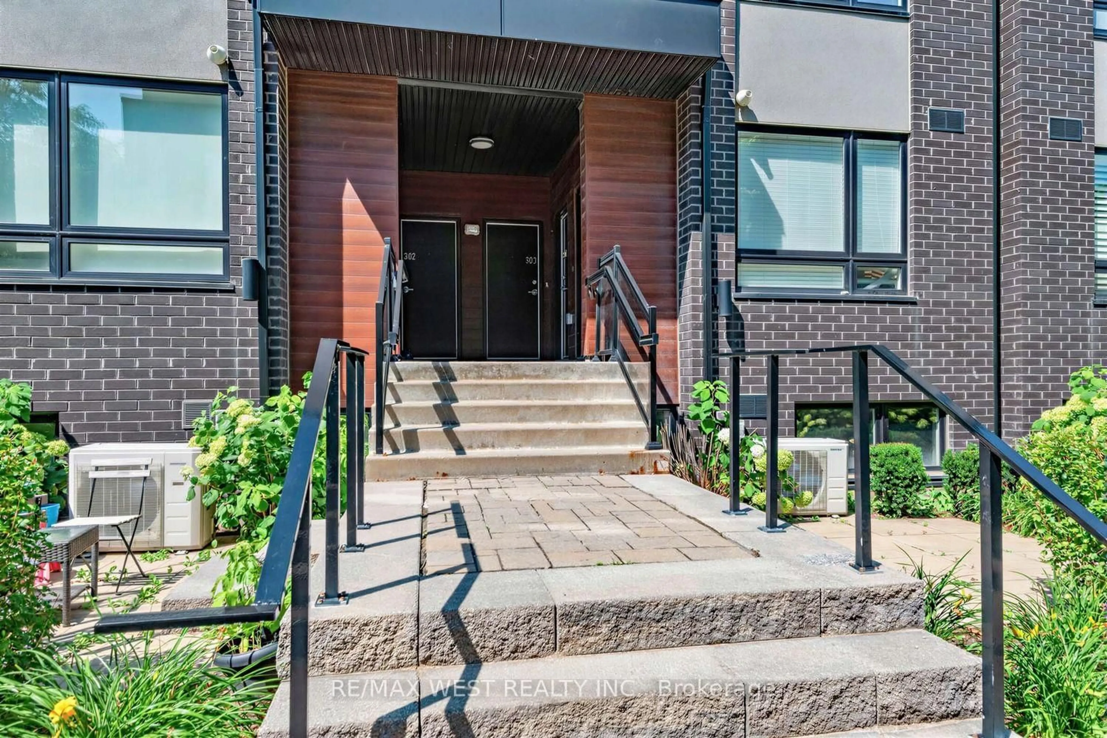 Unknown for 1150 Briar Hill Ave #303, Toronto Ontario M6B 0A9