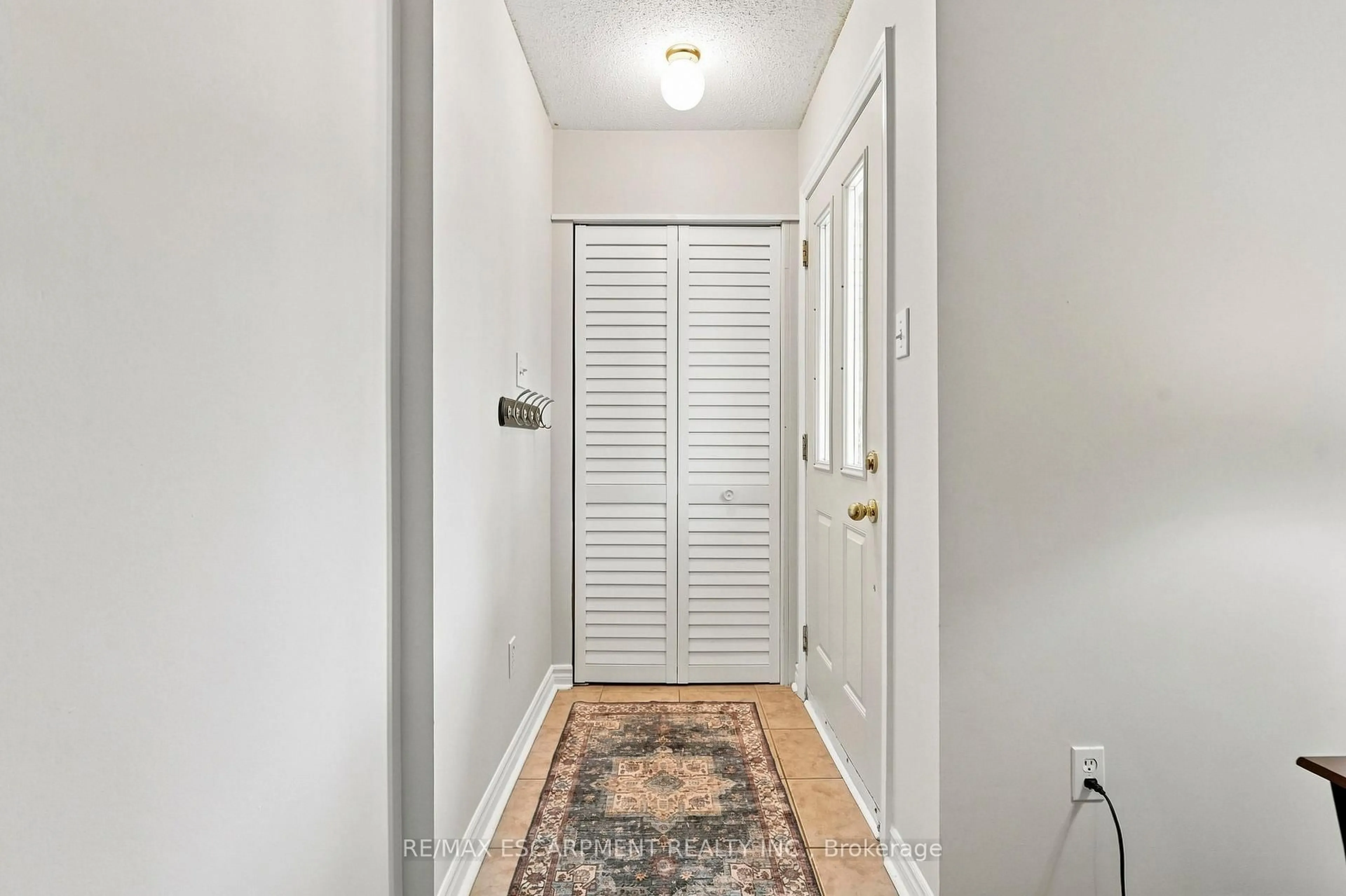 Indoor entryway for 1701 Lampman Ave #204, Burlington Ontario L7L 6R7