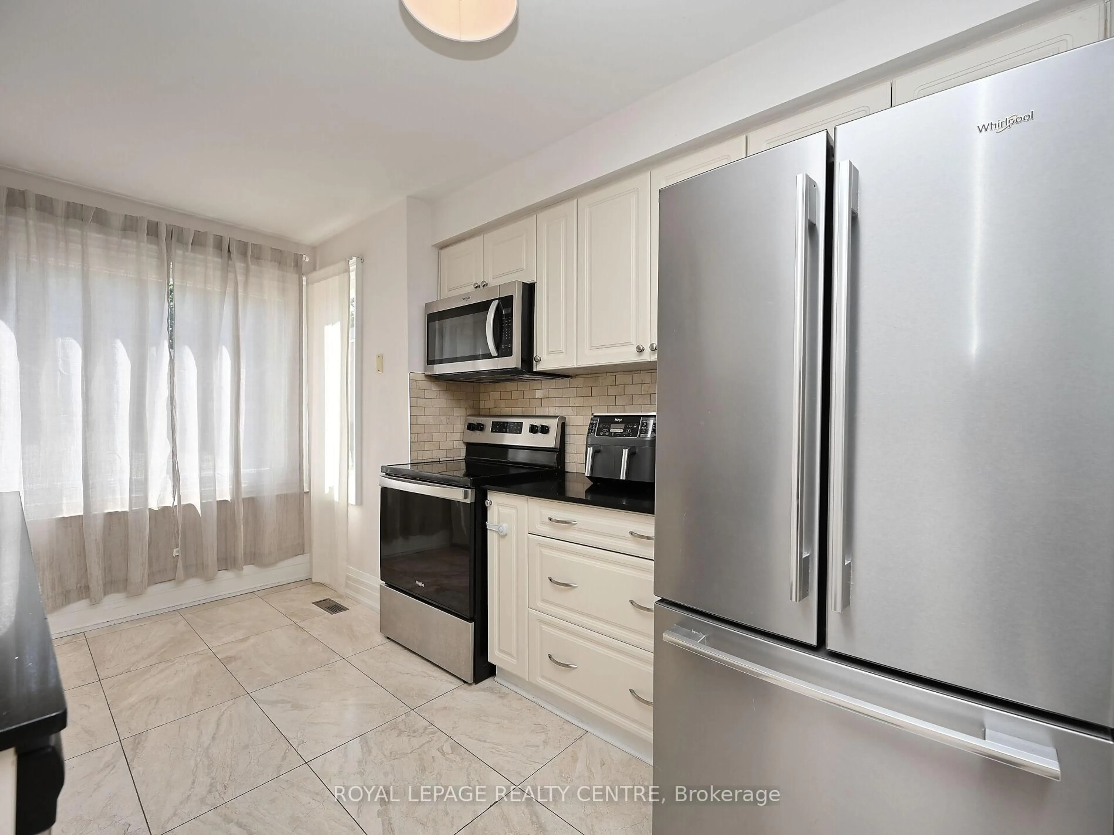 Standard kitchen, ceramic/tile floor for 1221 Kos Blvd, Mississauga Ontario L5J 4L3