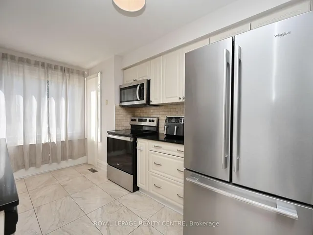 1221 Kos Blvd, Mississauga 3