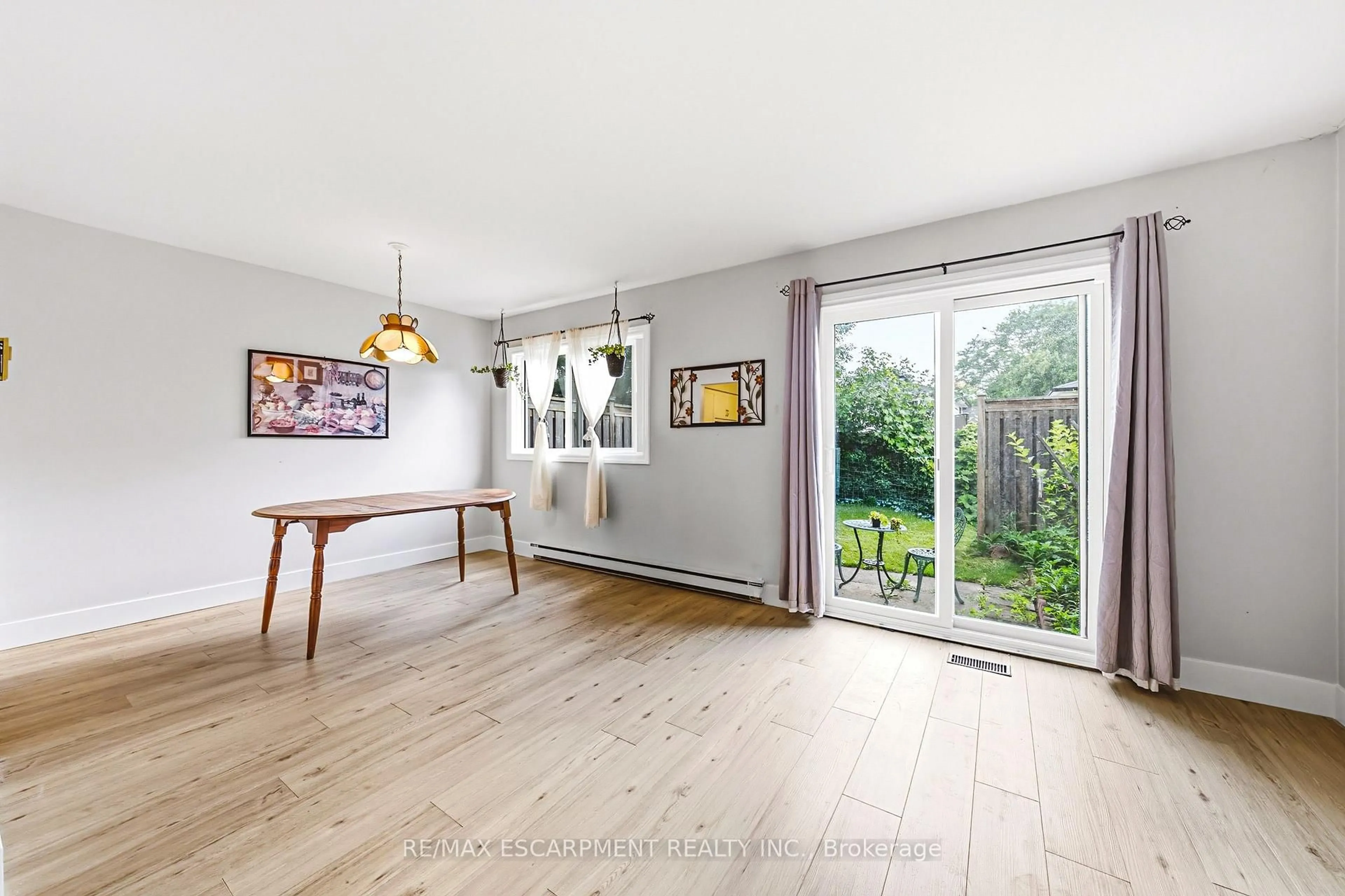 Unknown for 564 Sheraton Rd #14, Burlington Ontario L7L 4B2