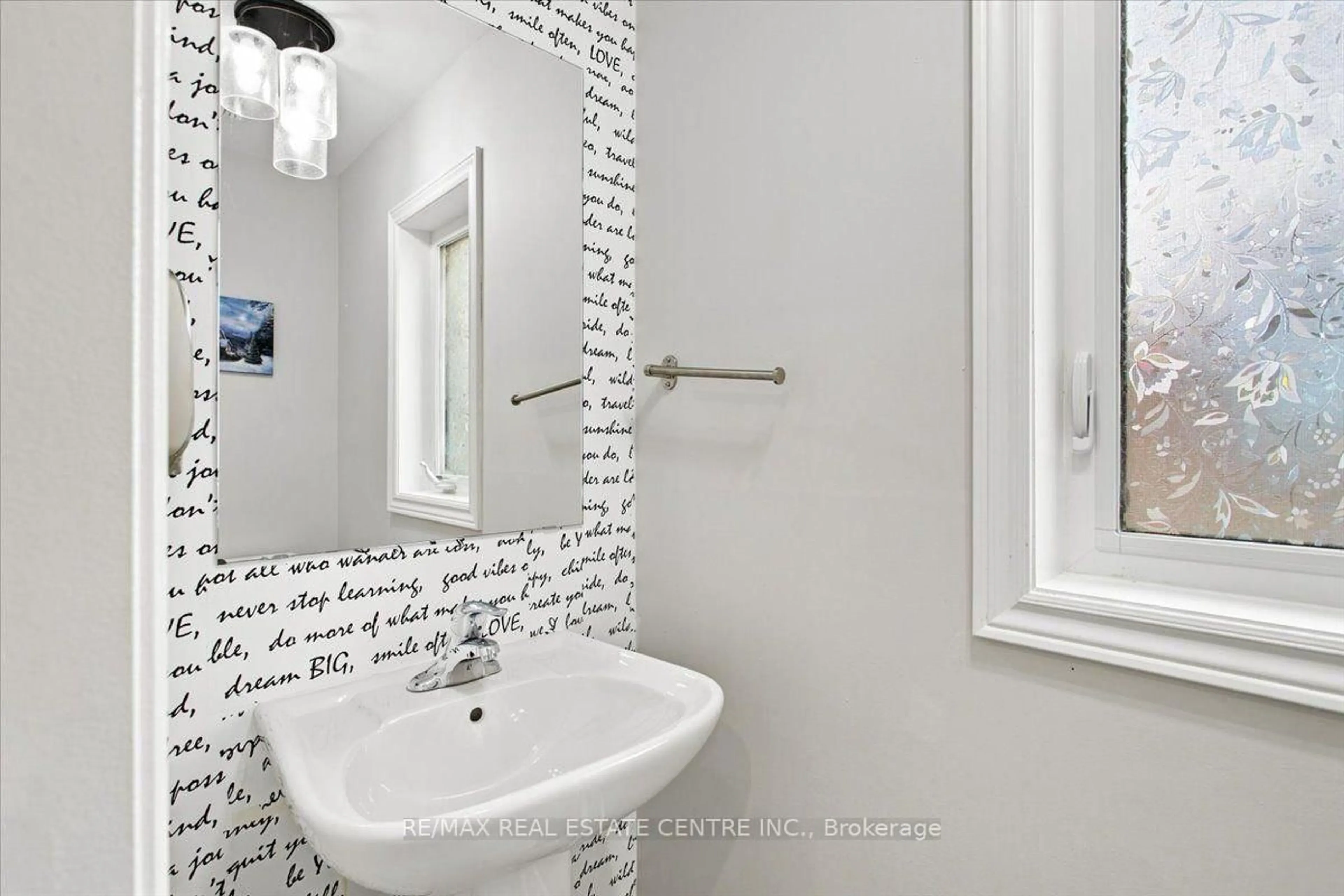 Contemporary bathroom, ceramic/tile floor for 1053 Job Cres, Milton Ontario L9T 8V6