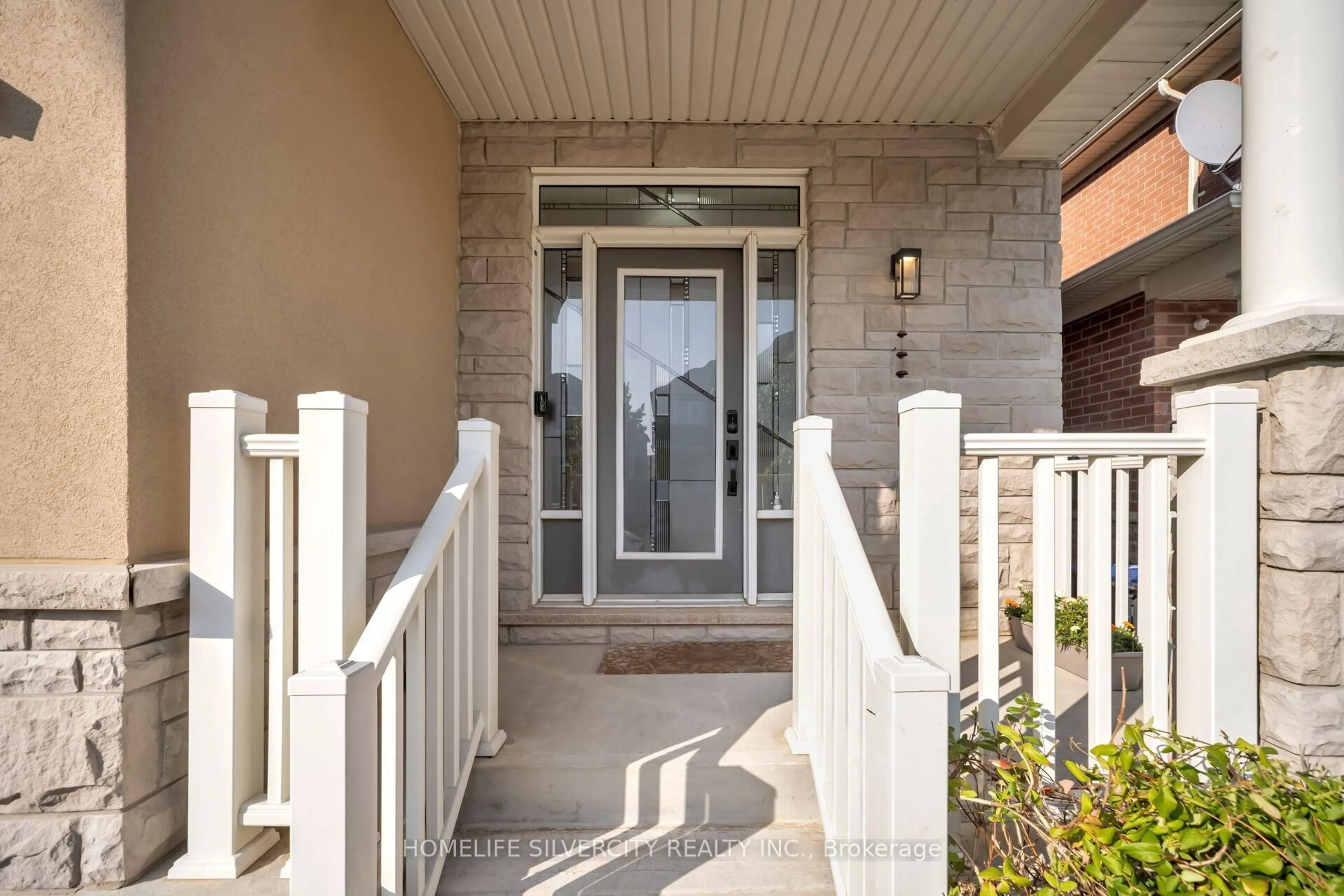 Indoor entryway for 60 Tysonville Circ, Brampton Ontario L7A 0B5