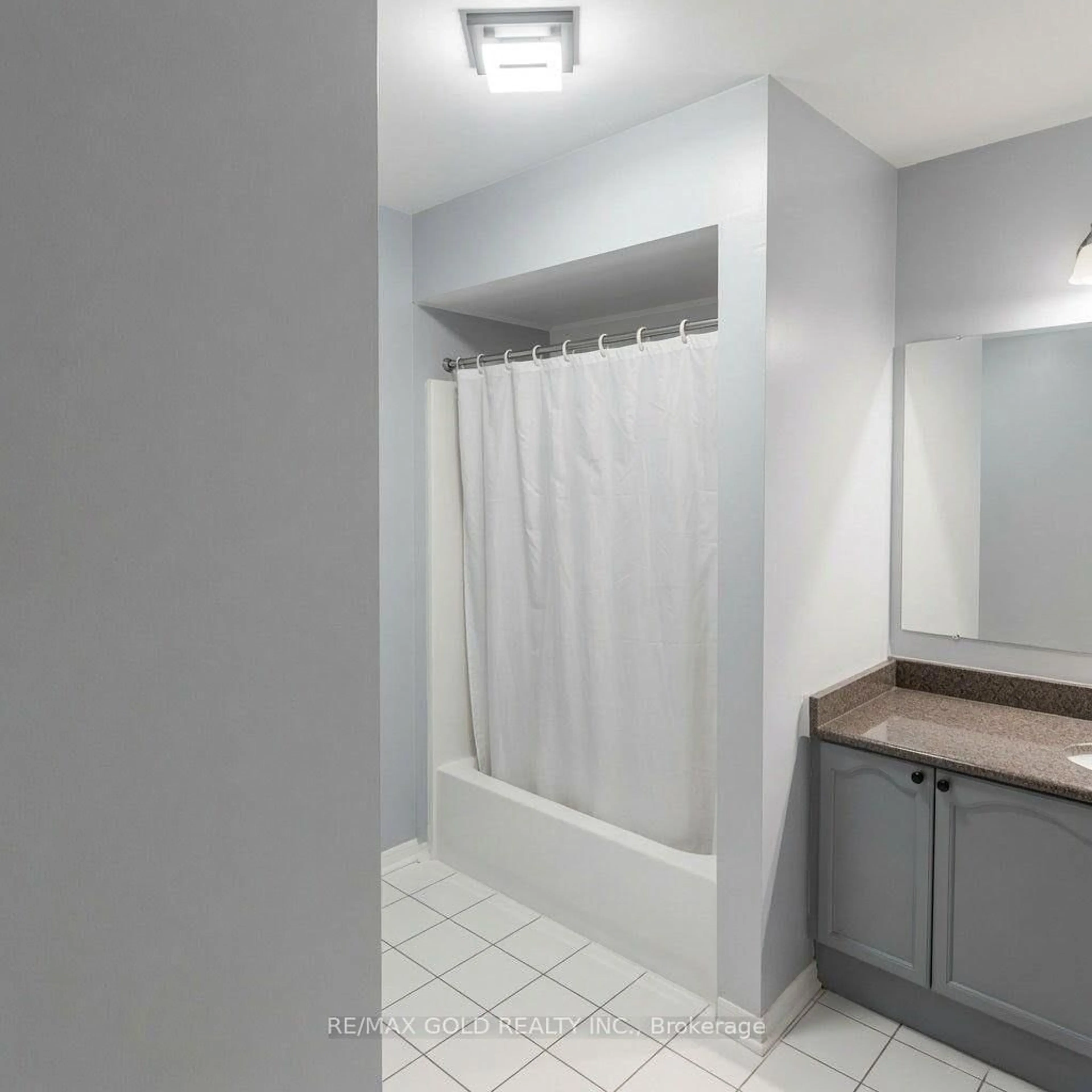 A pic of a room for 711 Ashprior Ave, Mississauga Ontario L5R 3N8