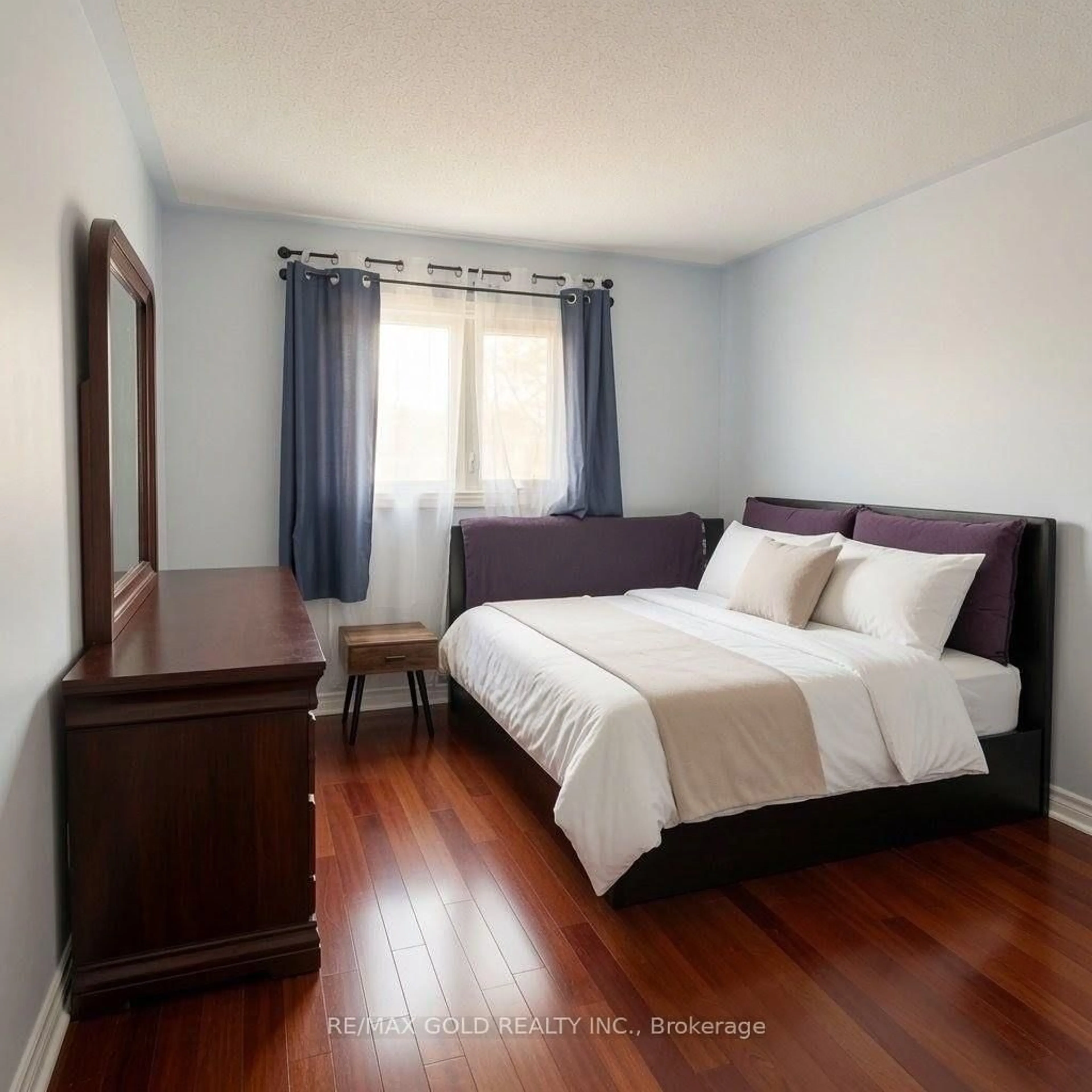 Bedroom with bed, wood/laminate floor for 711 Ashprior Ave, Mississauga Ontario L5R 3N8