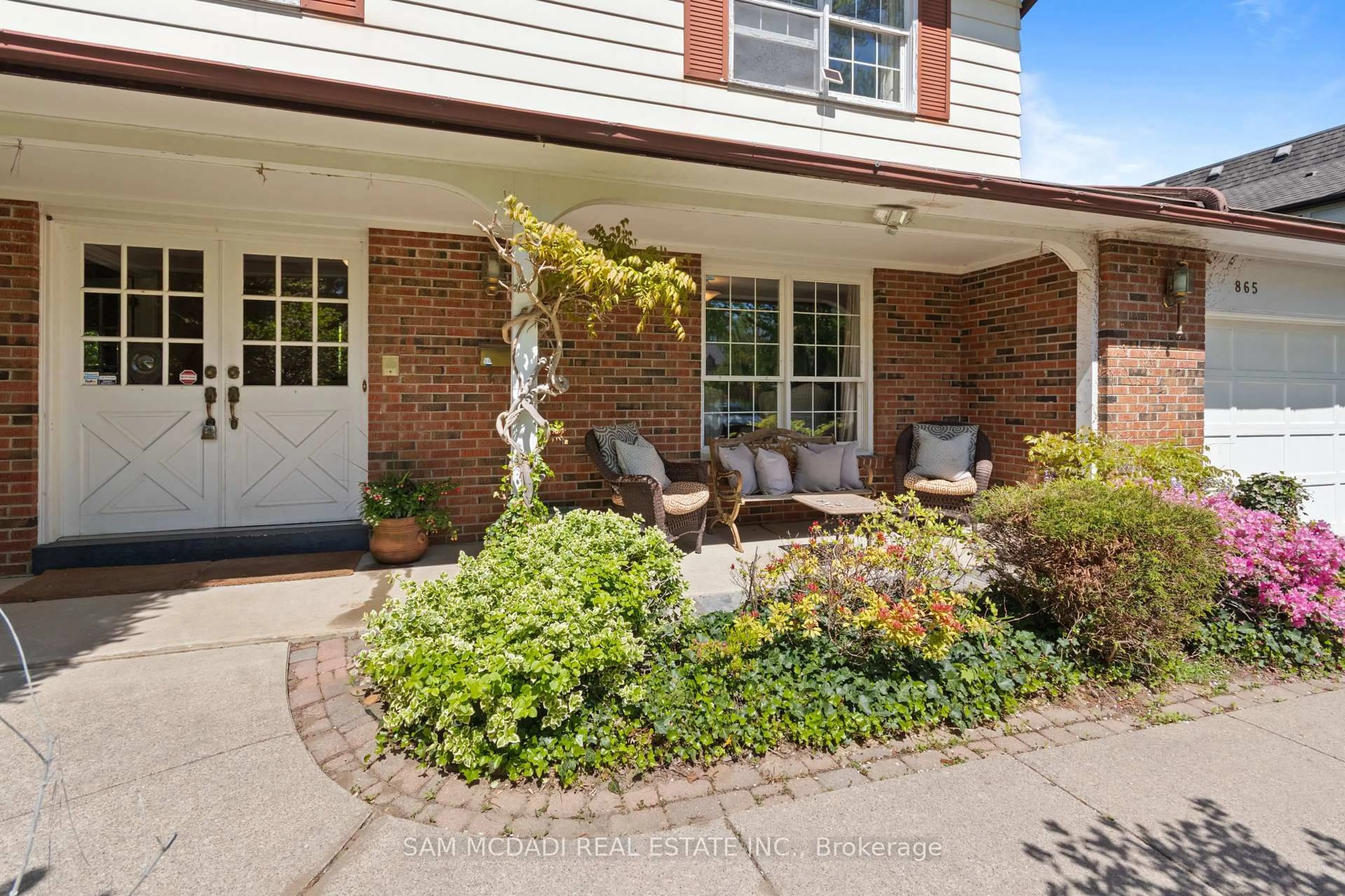 Home with brick exterior material, street for 865 Meadow Wood Rd, Mississauga Ontario L5J 2S7