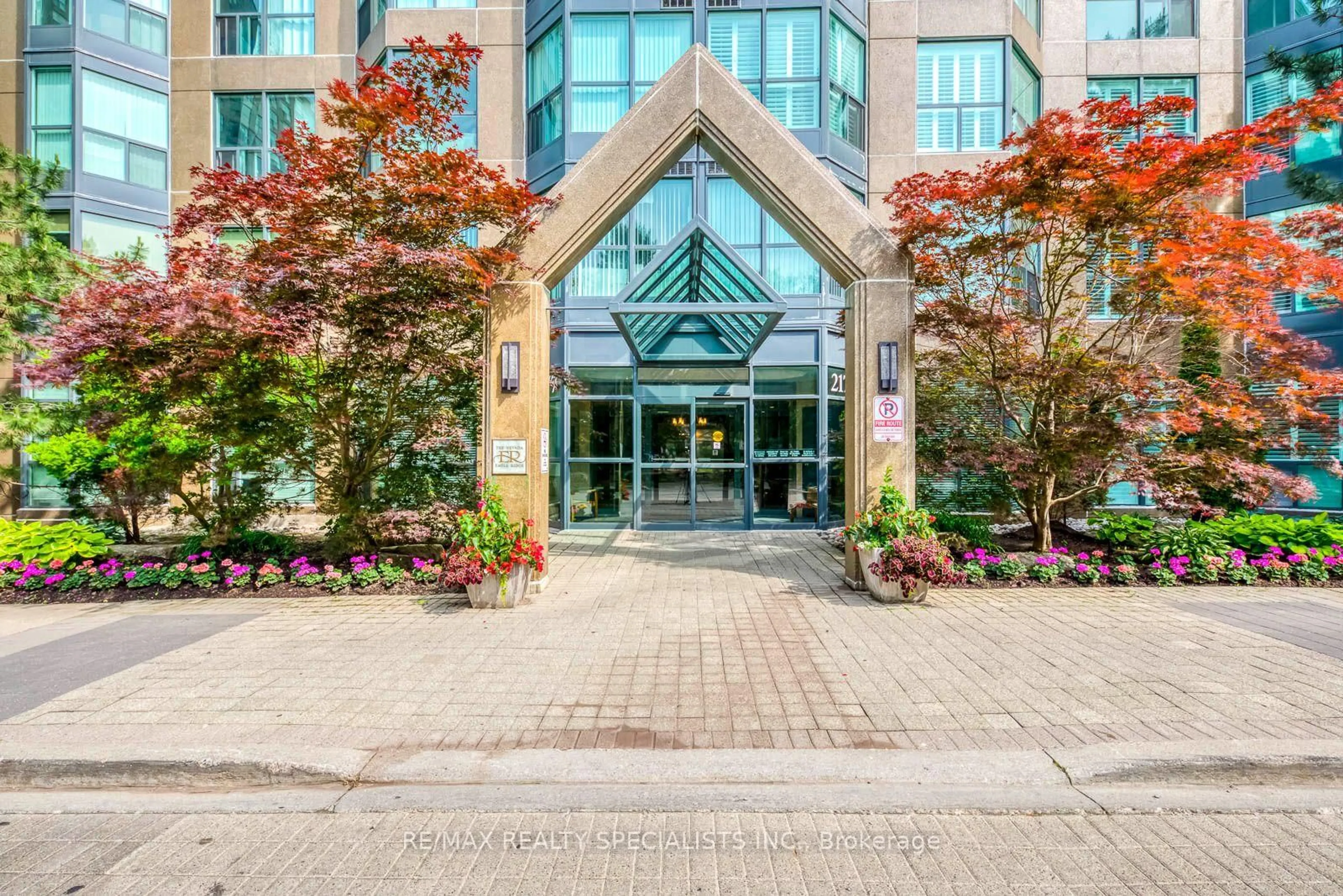 Indoor foyer for 2177 Burnhamthorpe Rd #1112, Mississauga Ontario L5L 5P9