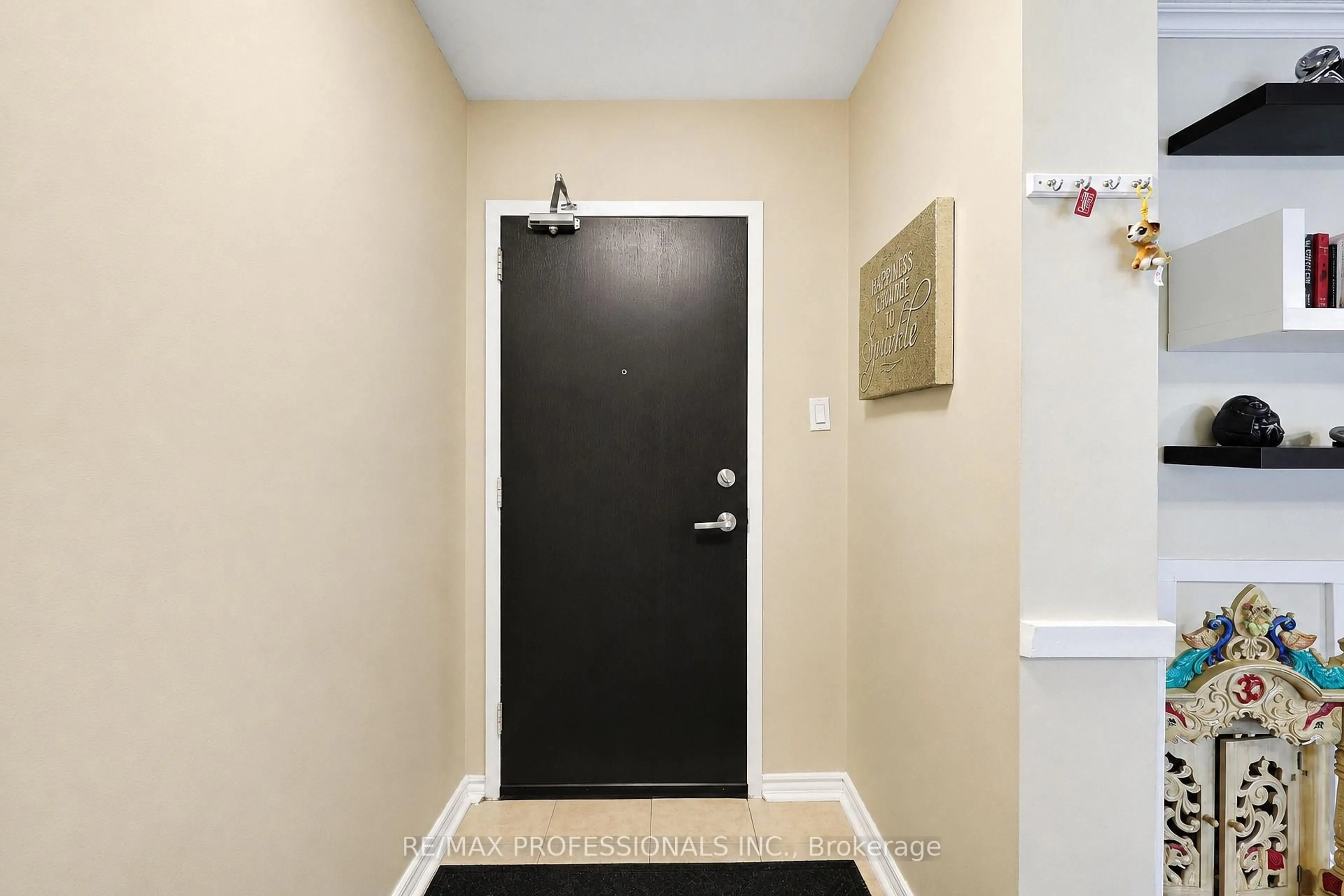 Indoor entryway for 31 Four Winds Dr #209, Toronto Ontario M3J 1K9