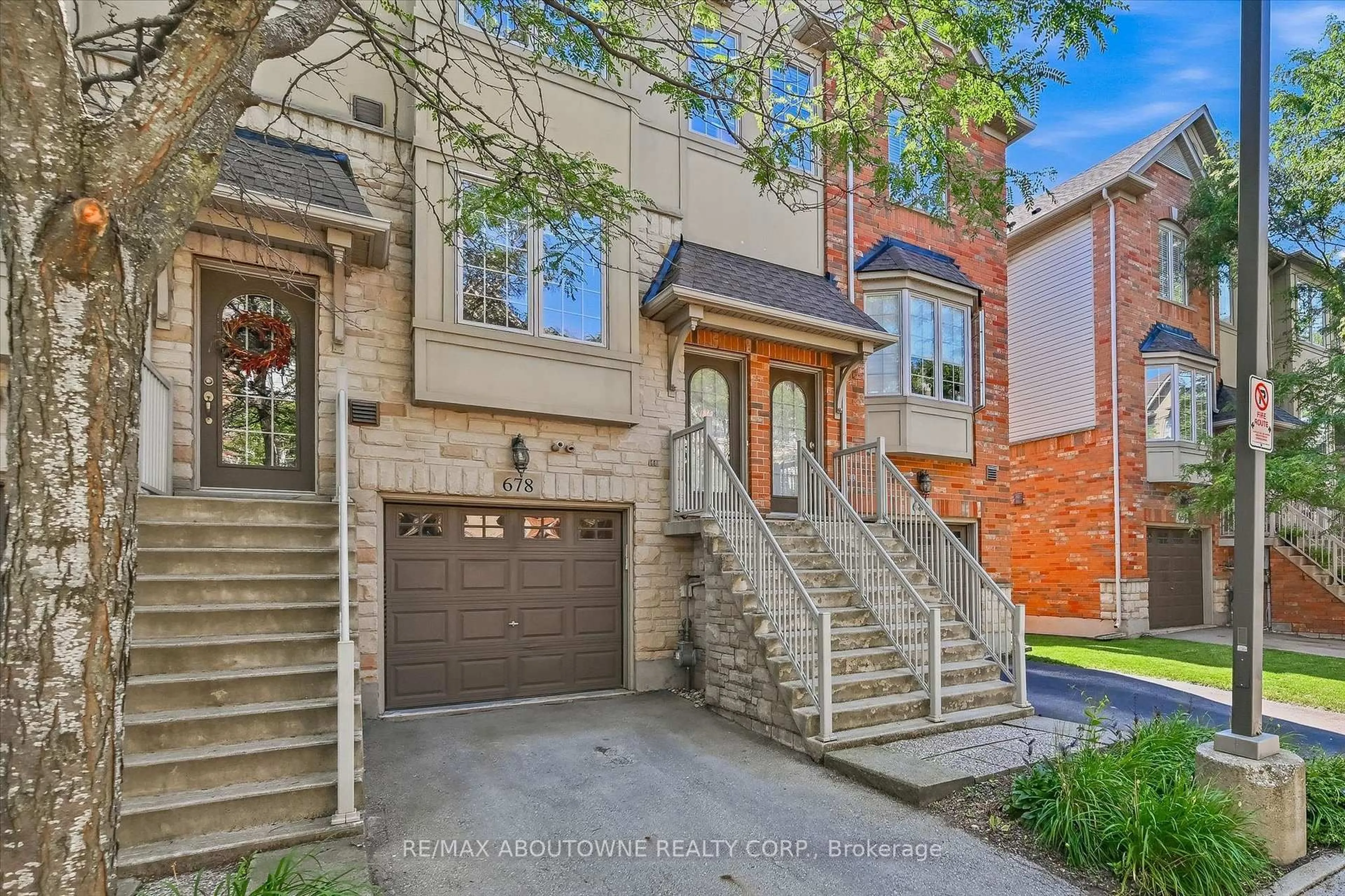 Home with brick exterior material, street for 678 Rowley Common, Burlington Ontario L7L 0A5