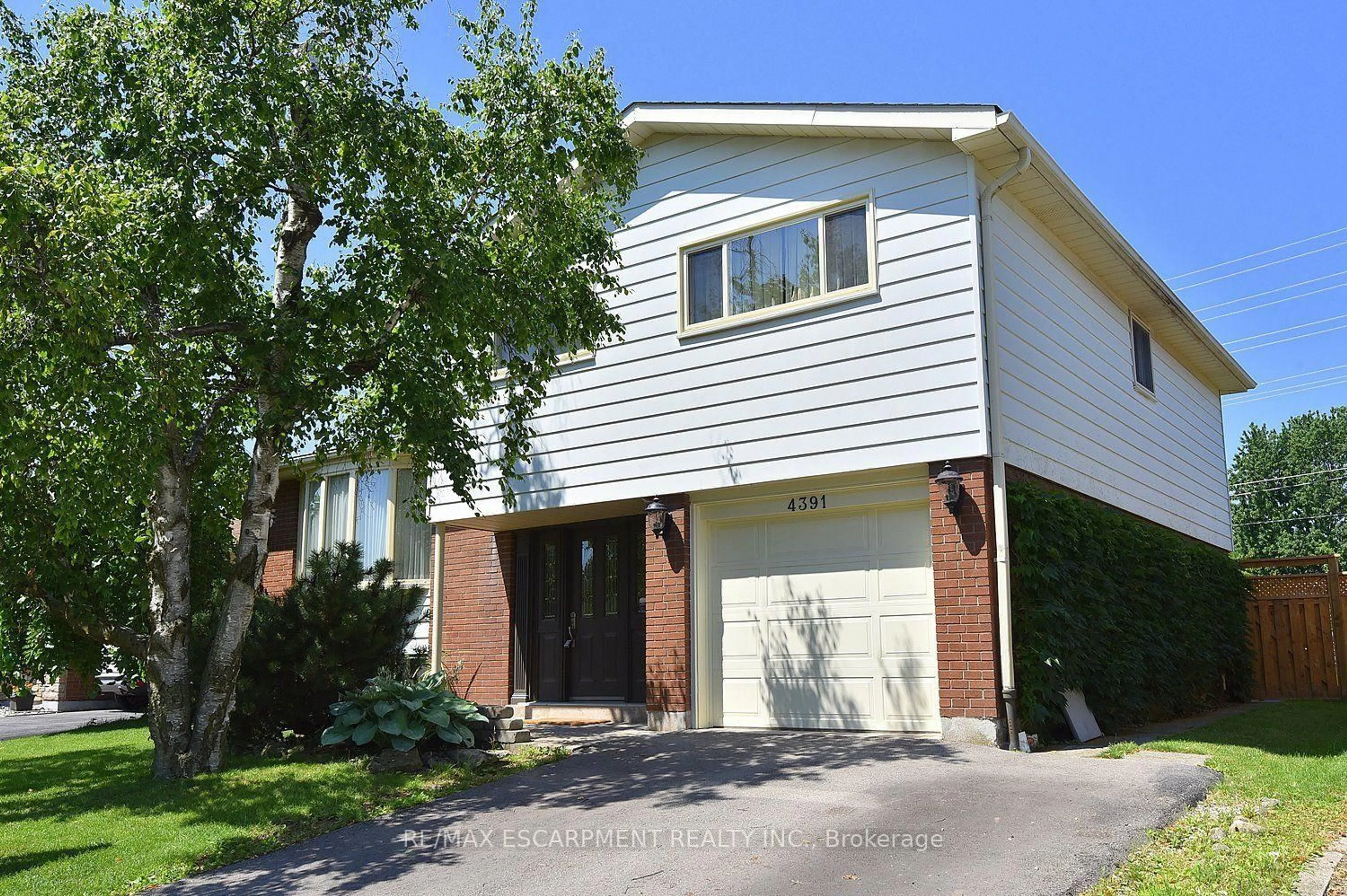 Home with brick exterior material, street for 4391 Bennett Rd, Burlington Ontario L7L 1Y5