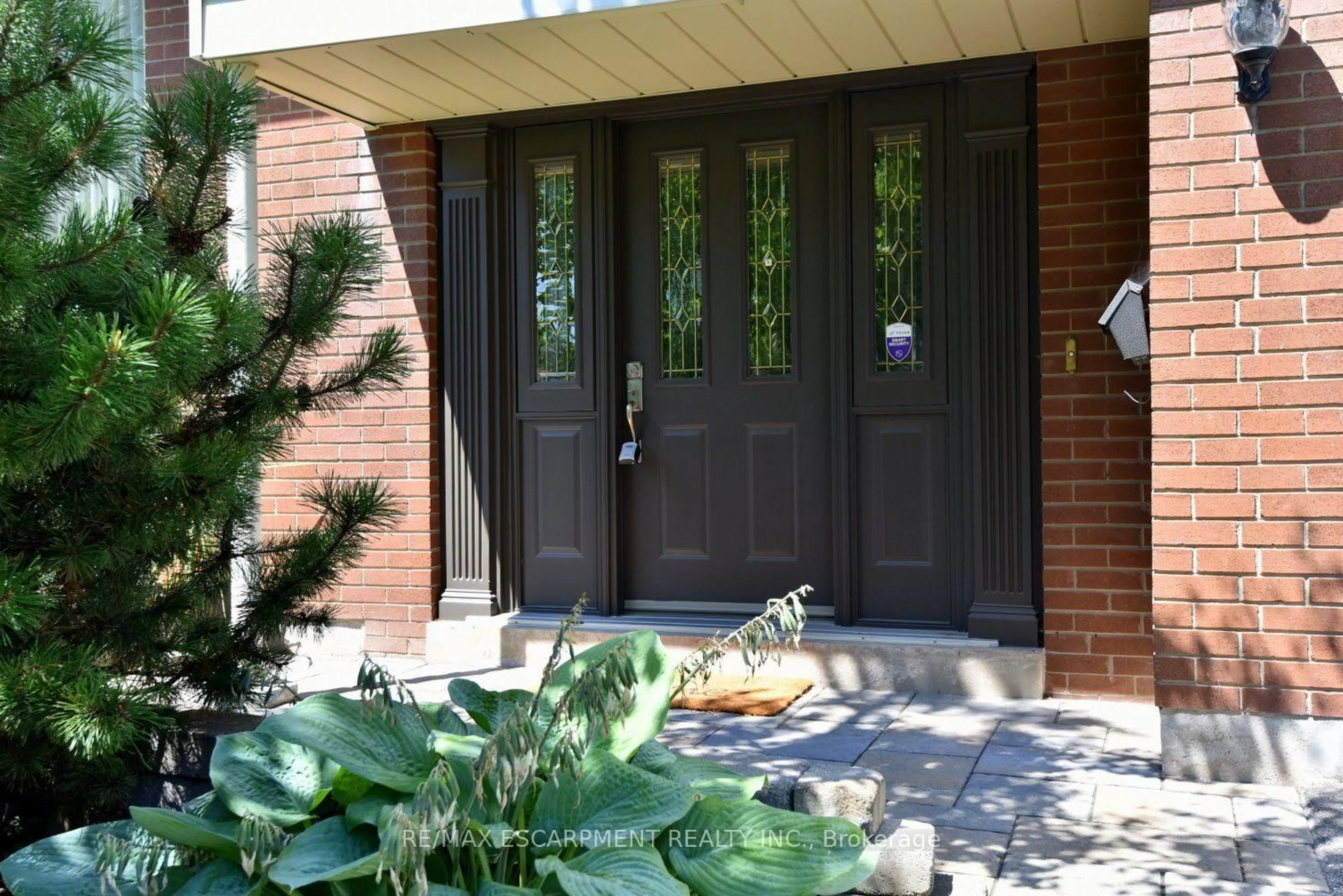 Indoor entryway for 4391 Bennett Rd, Burlington Ontario L7L 1Y5