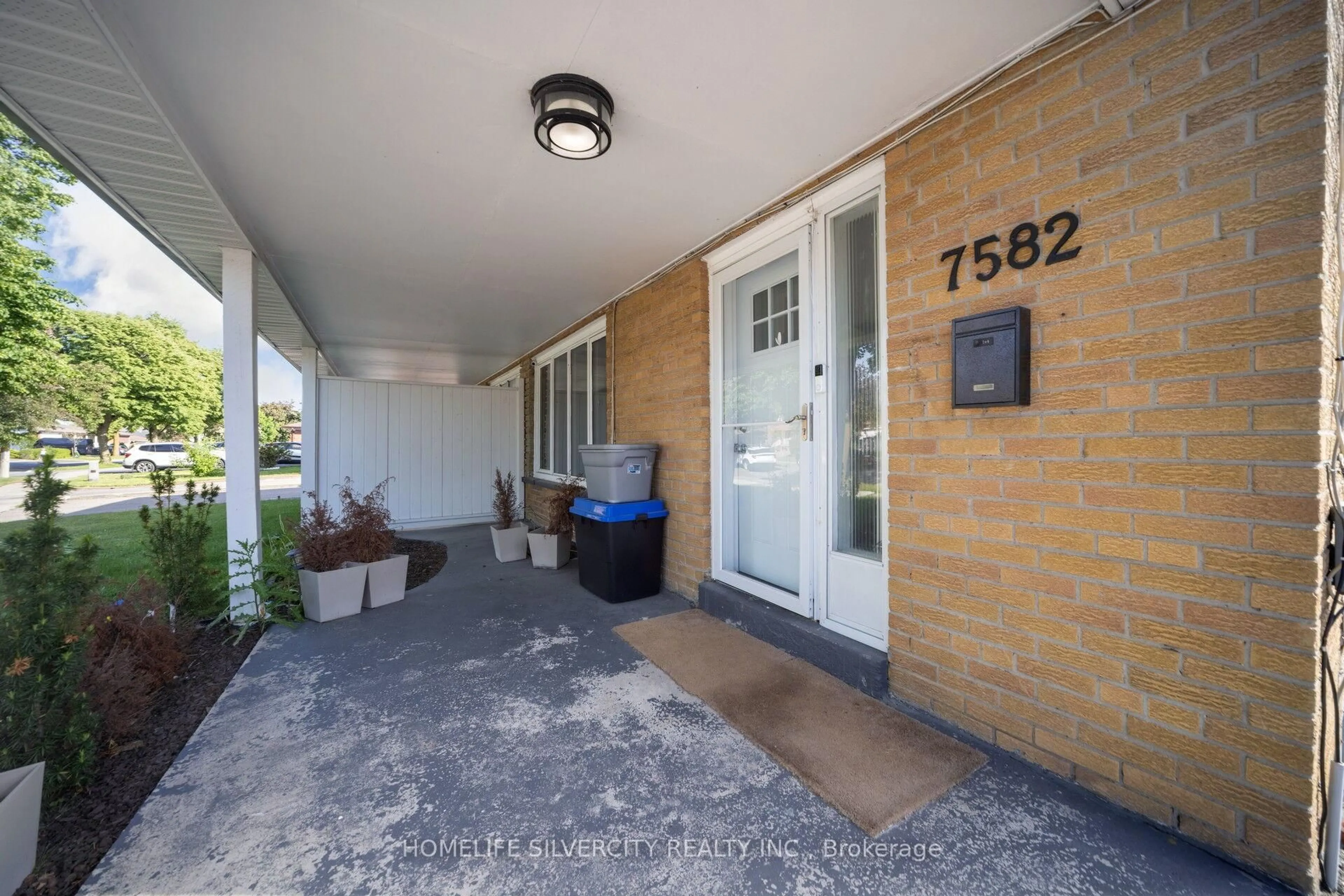 Unknown for 7582 Discus Cres, Mississauga Ontario L4T 2V3