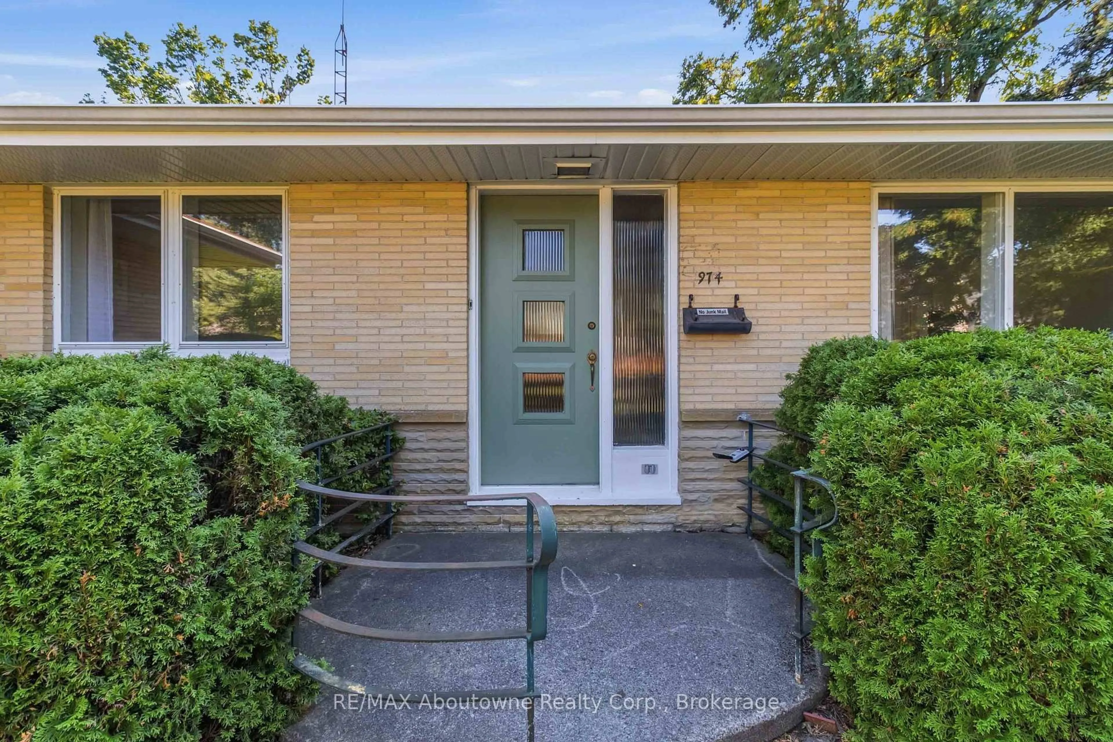 Unknown for 974 Unsworth Ave, Burlington Ontario L7T 1R4