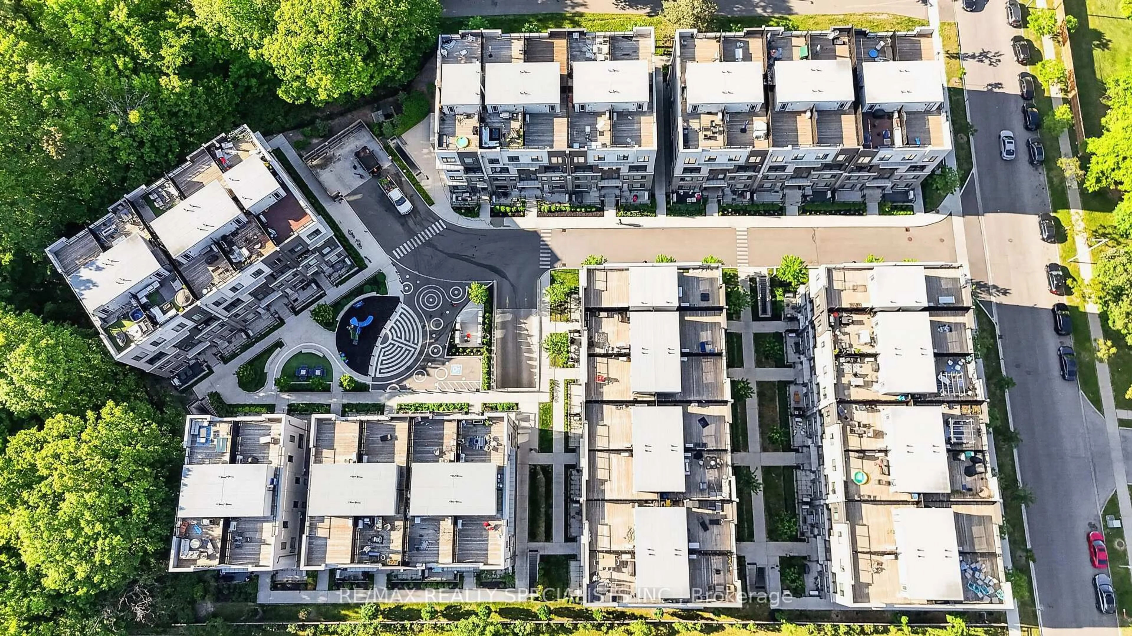 A pic from outside/outdoor area/front of a property/back of a property/a pic from drone, unknown for 3472 Widdicombe Way #28, Mississauga Ontario L5L 0B8