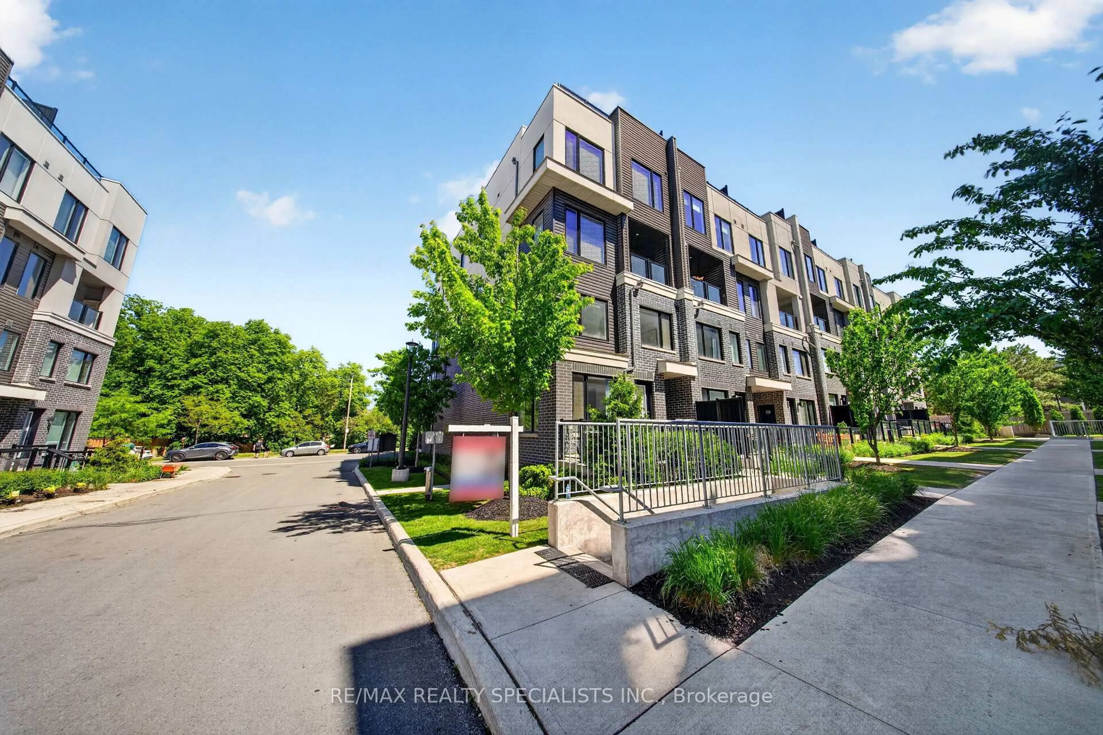 A pic from outside/outdoor area/front of a property/back of a property/a pic from drone, street for 3472 Widdicombe Way #28, Mississauga Ontario L5L 0B8