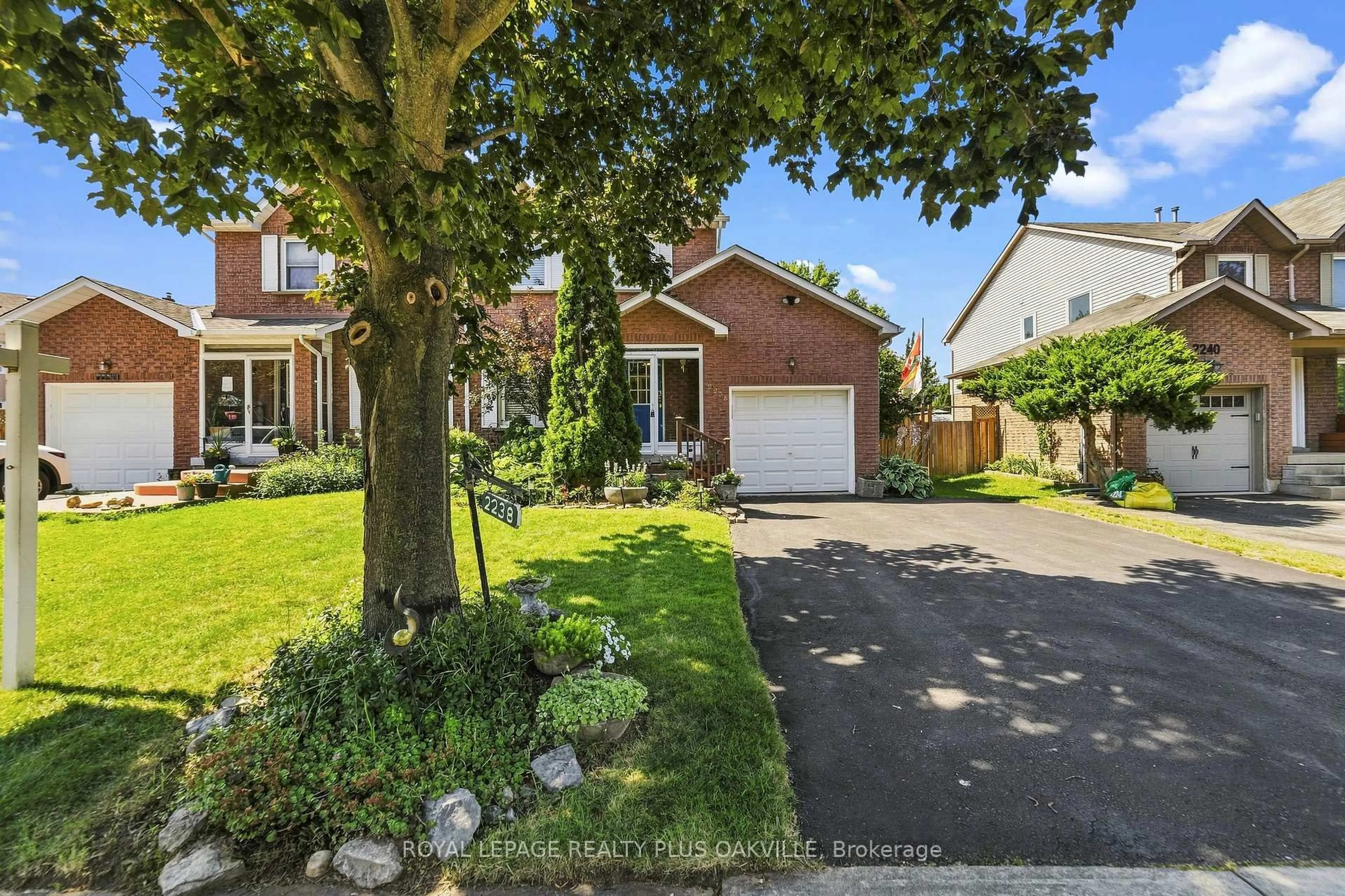 Home with brick exterior material, street for 2238 MacLennan Dr, Oakville Ontario L6H 5K2