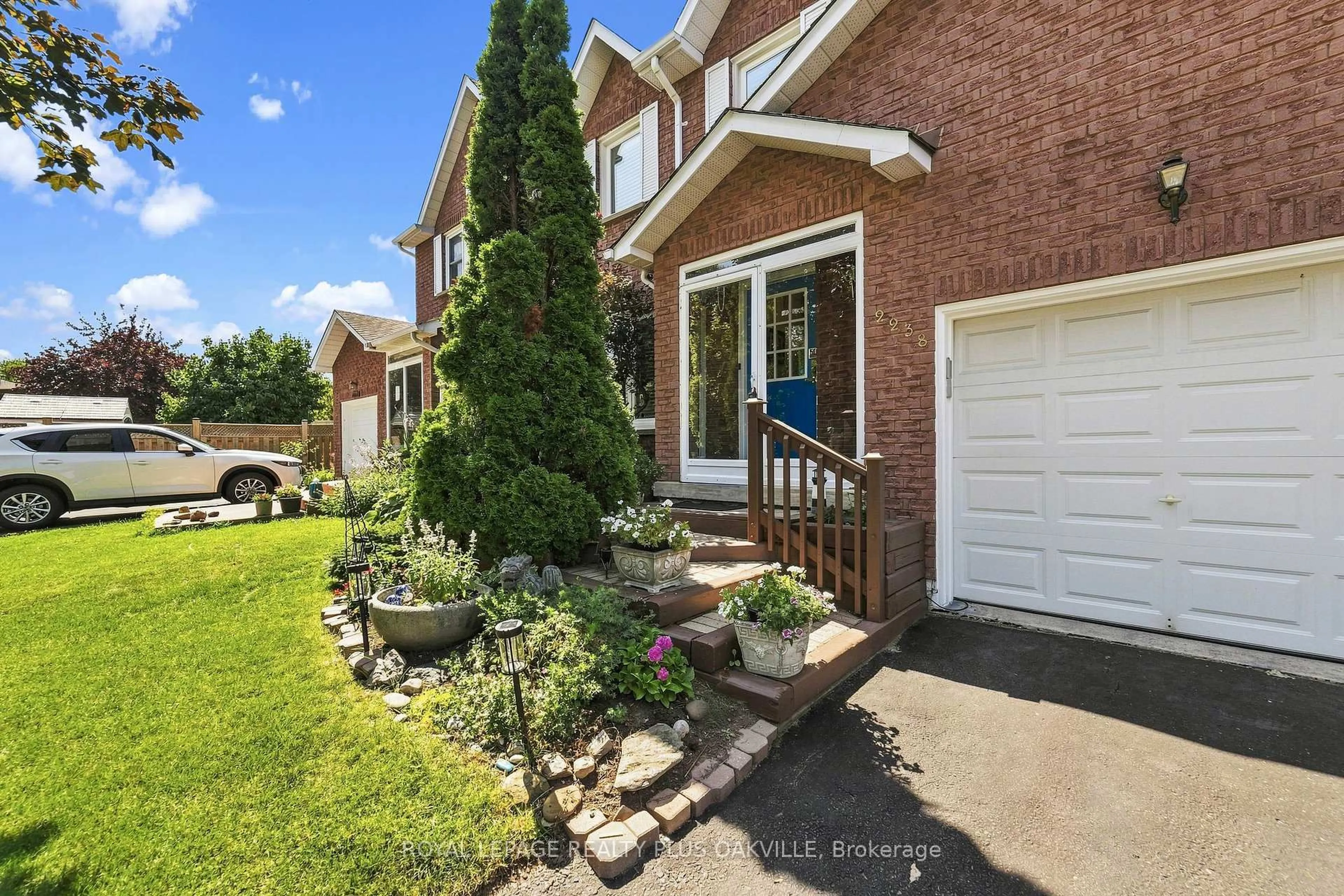 Home with brick exterior material, street for 2238 MacLennan Dr, Oakville Ontario L6H 5K2
