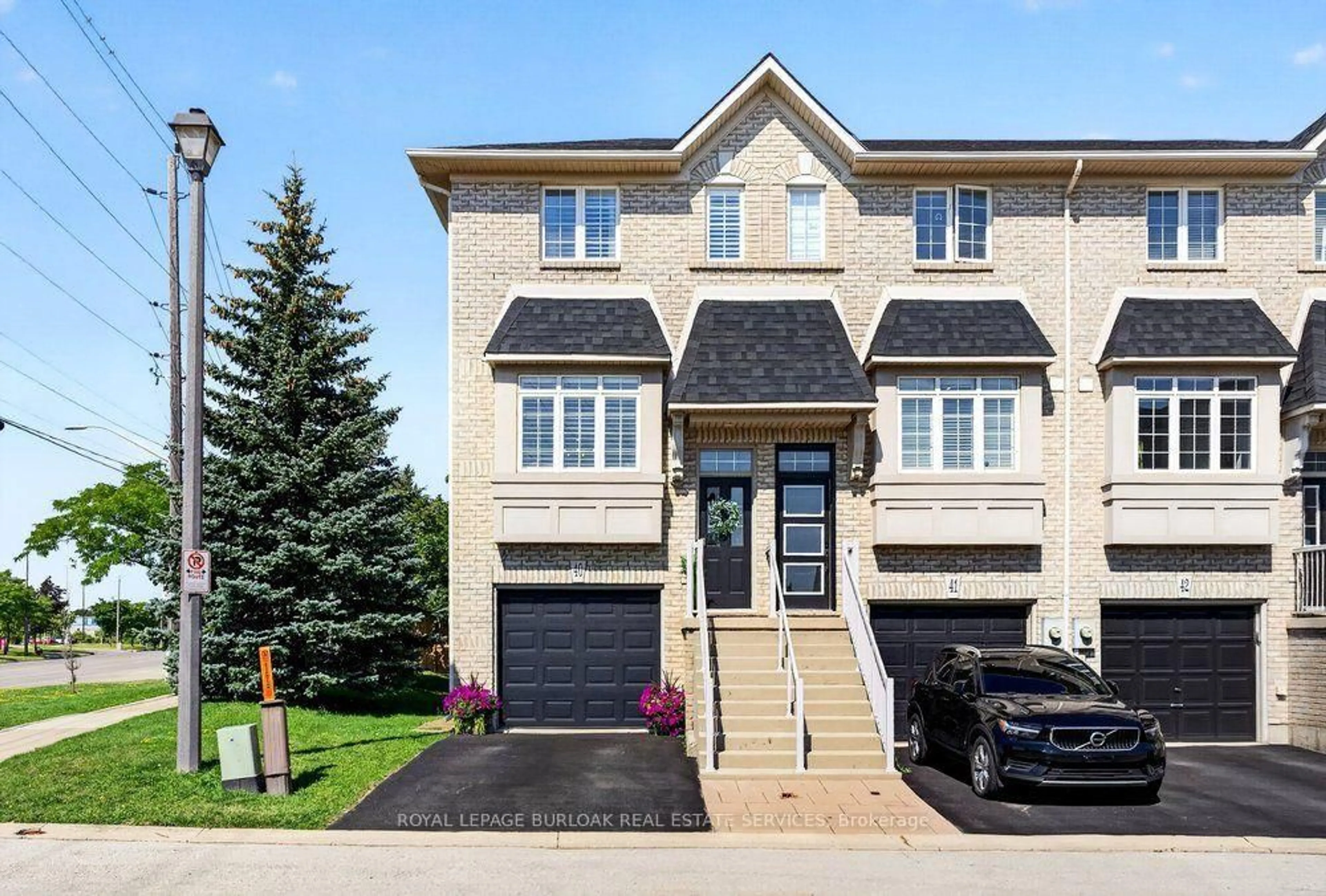 Home with brick exterior material, street for 5080 Fairview St #40, Burlington Ontario L7L 7G1