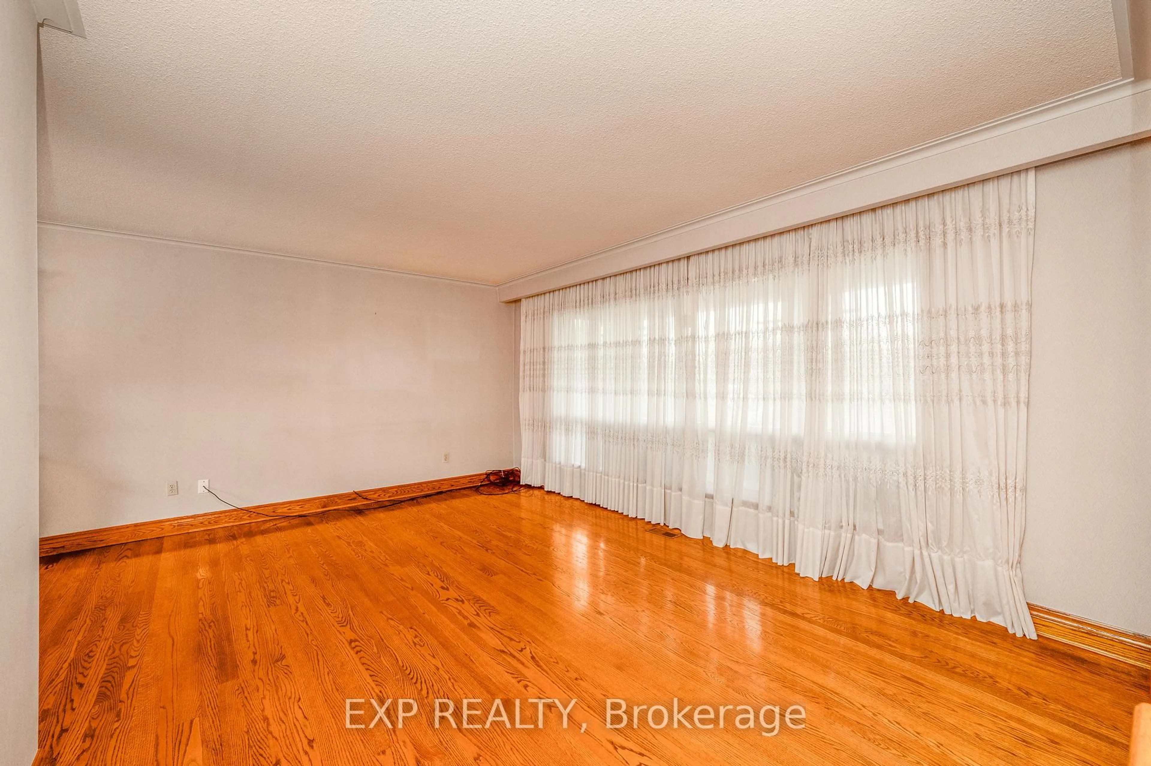 A pic of a room for 52 Storer Dr, Toronto Ontario M9M 1X5