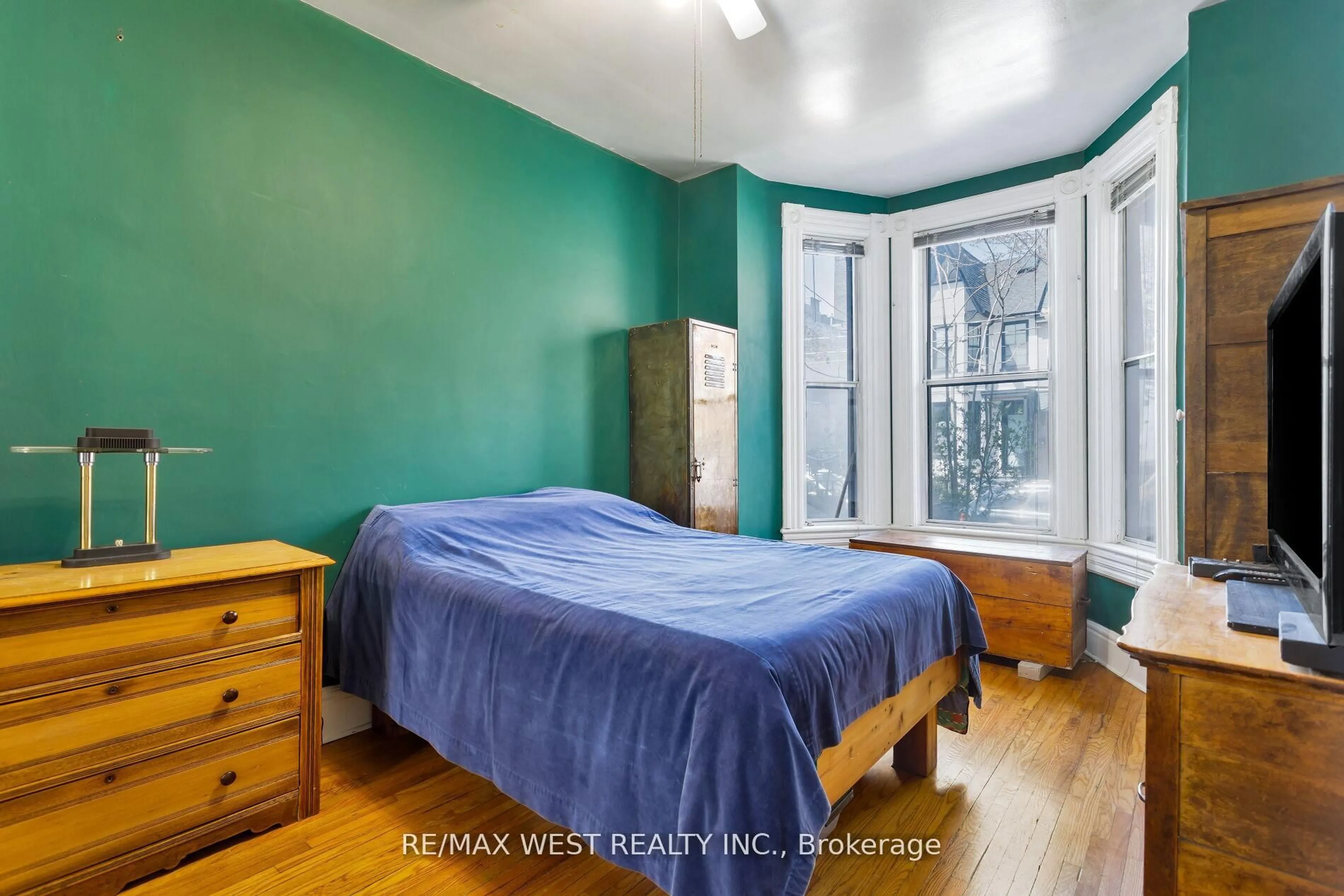 Bedroom with bed, wood/laminate floor for 39 Noble St, Toronto Ontario M6K 2C7